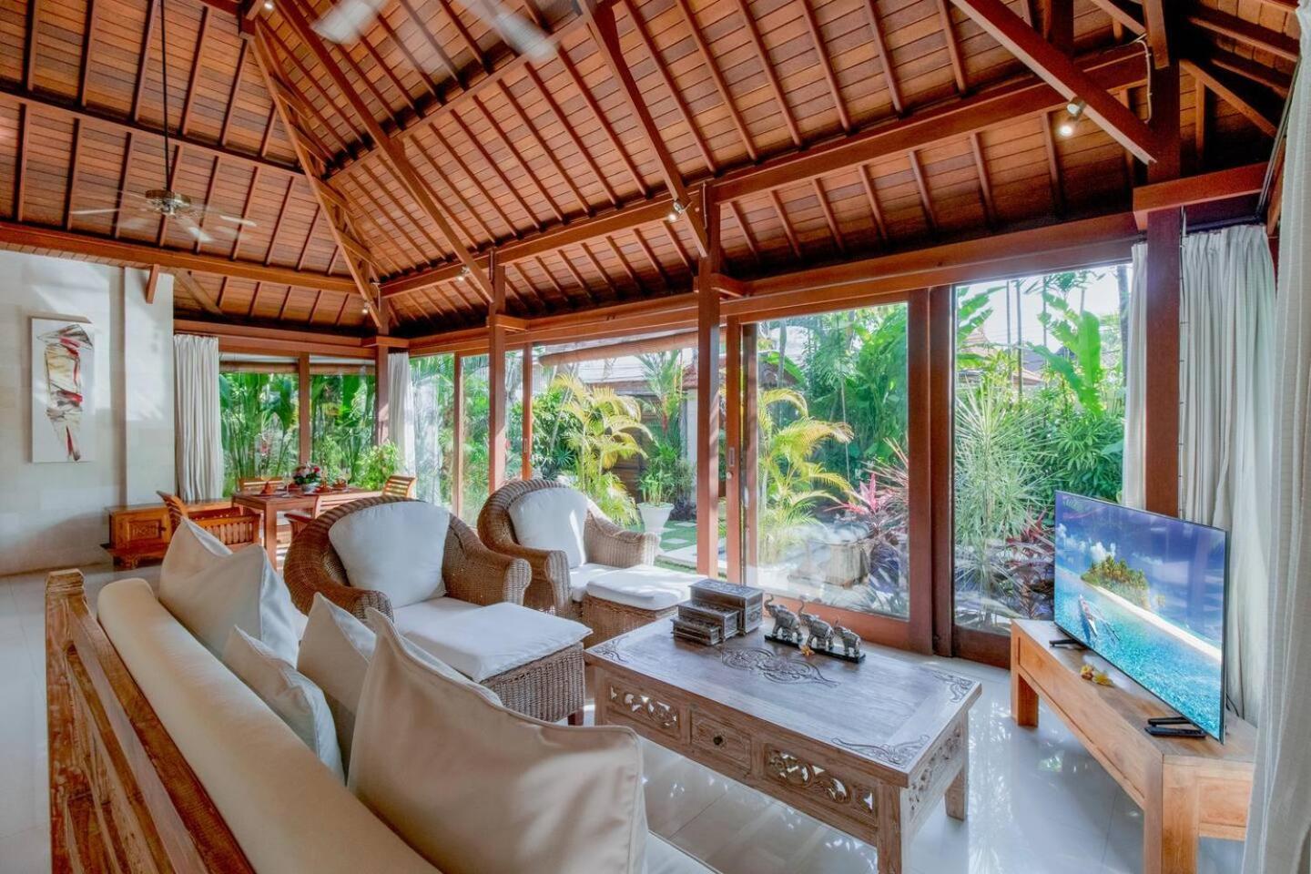 Heart Of Seminyak, 2br, Sleeps 4, Walk To Bintang Villa Seminyak (Bali)