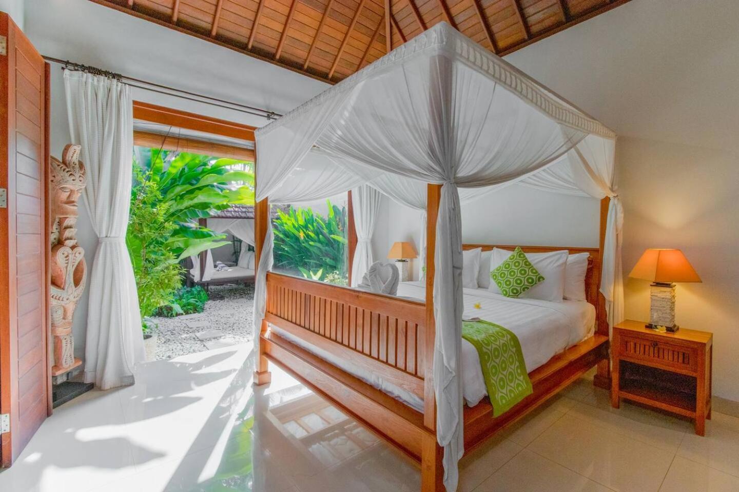 Heart Of Seminyak, 2br, Sleeps 4, Walk To Bintang Villa