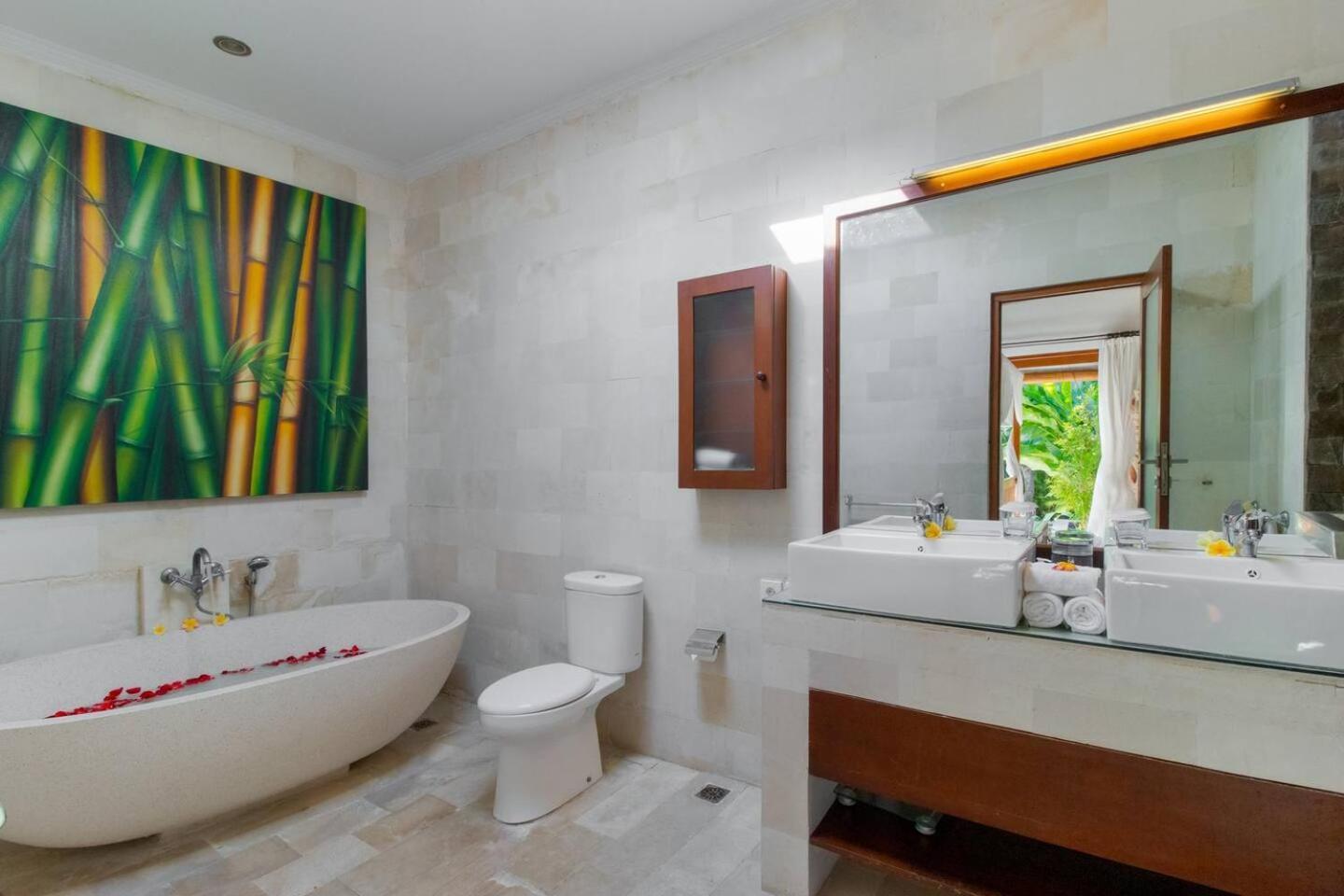 Heart Of Seminyak, 2br, Sleeps 4, Walk To Bintang Villa Seminyak (Bali)