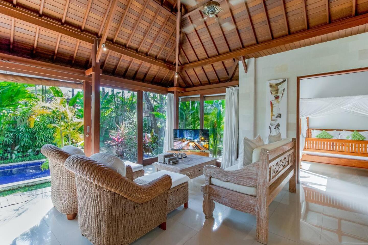 Heart Of Seminyak, 2br, Sleeps 4, Walk To Bintang Villa