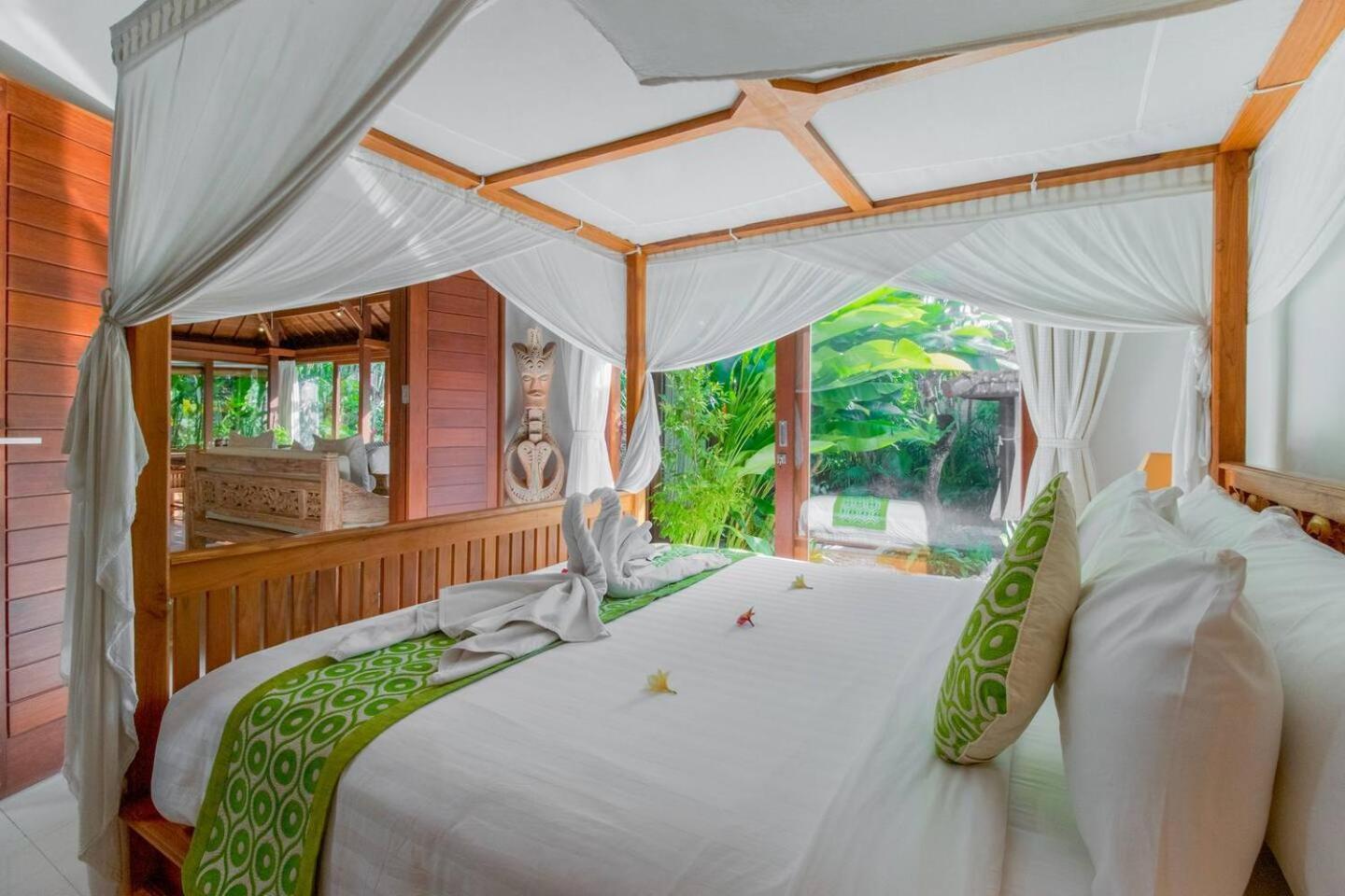 Heart Of Seminyak, 2br, Sleeps 4, Walk To Bintang Villa