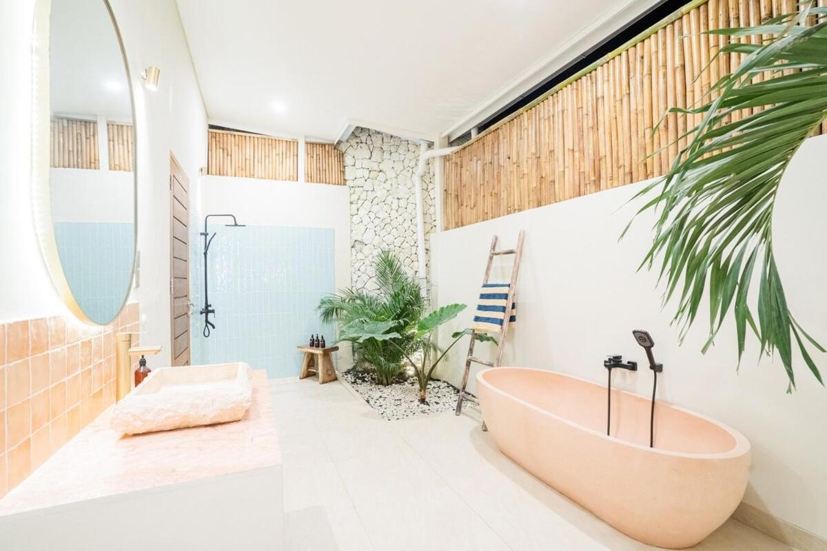 Moma Complex Villa *