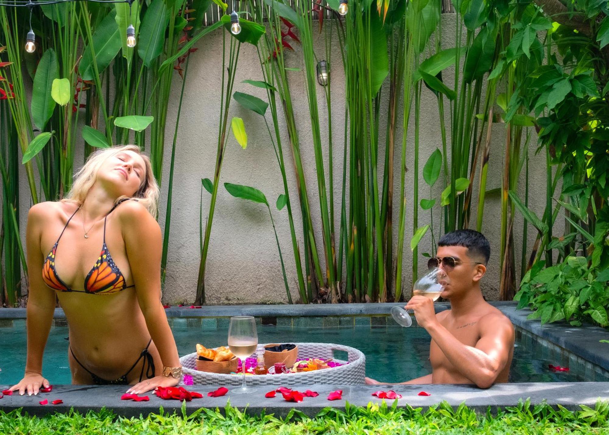 Villa Mozon Garden - A Tropical Paradise By The *