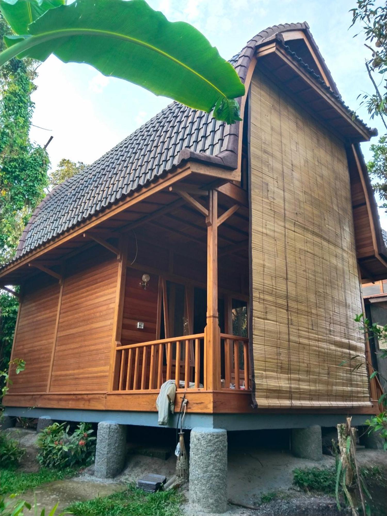 Guest house Khrisna Hs And
