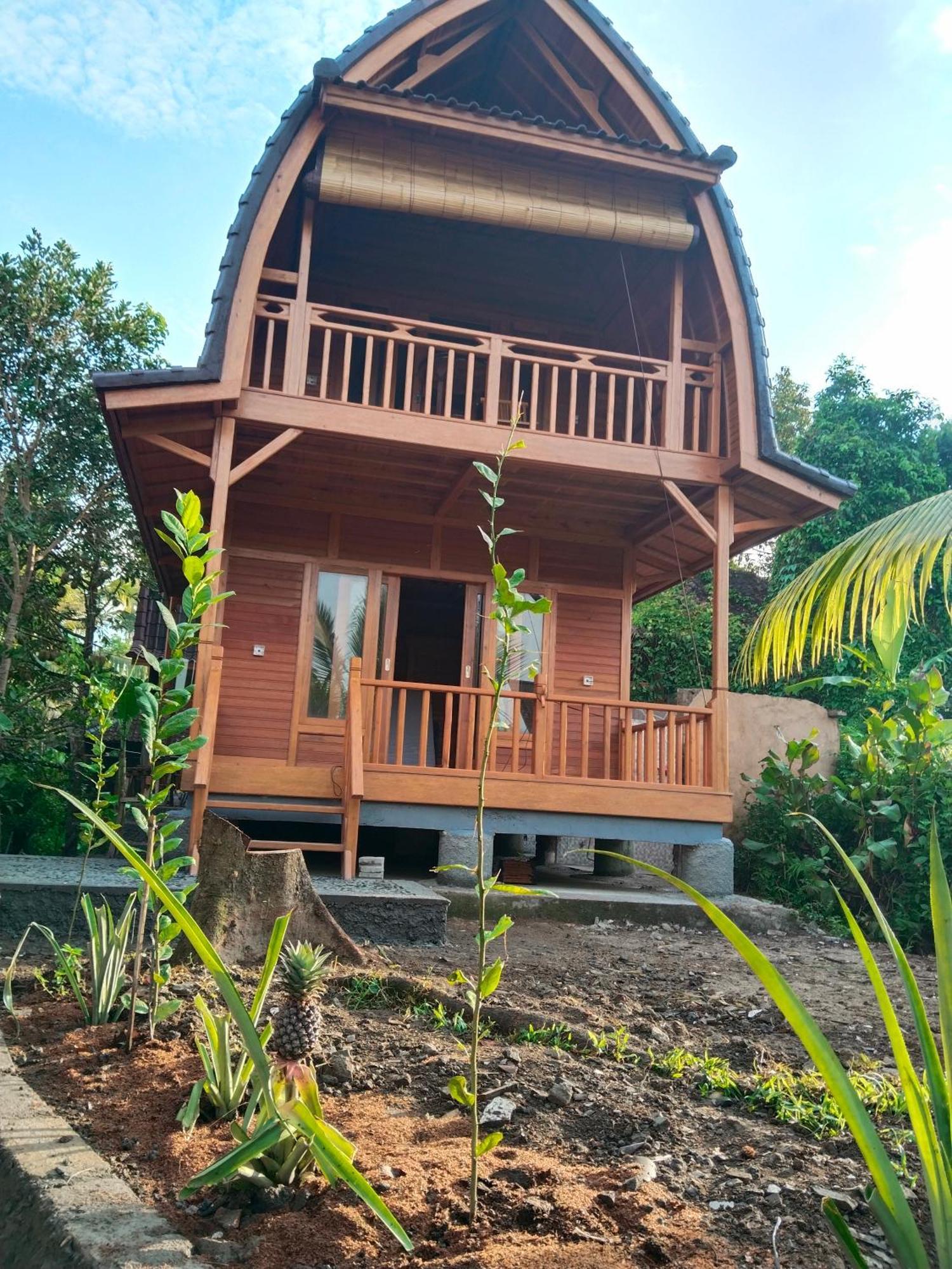 Khrisna Hs And Guest house 2*