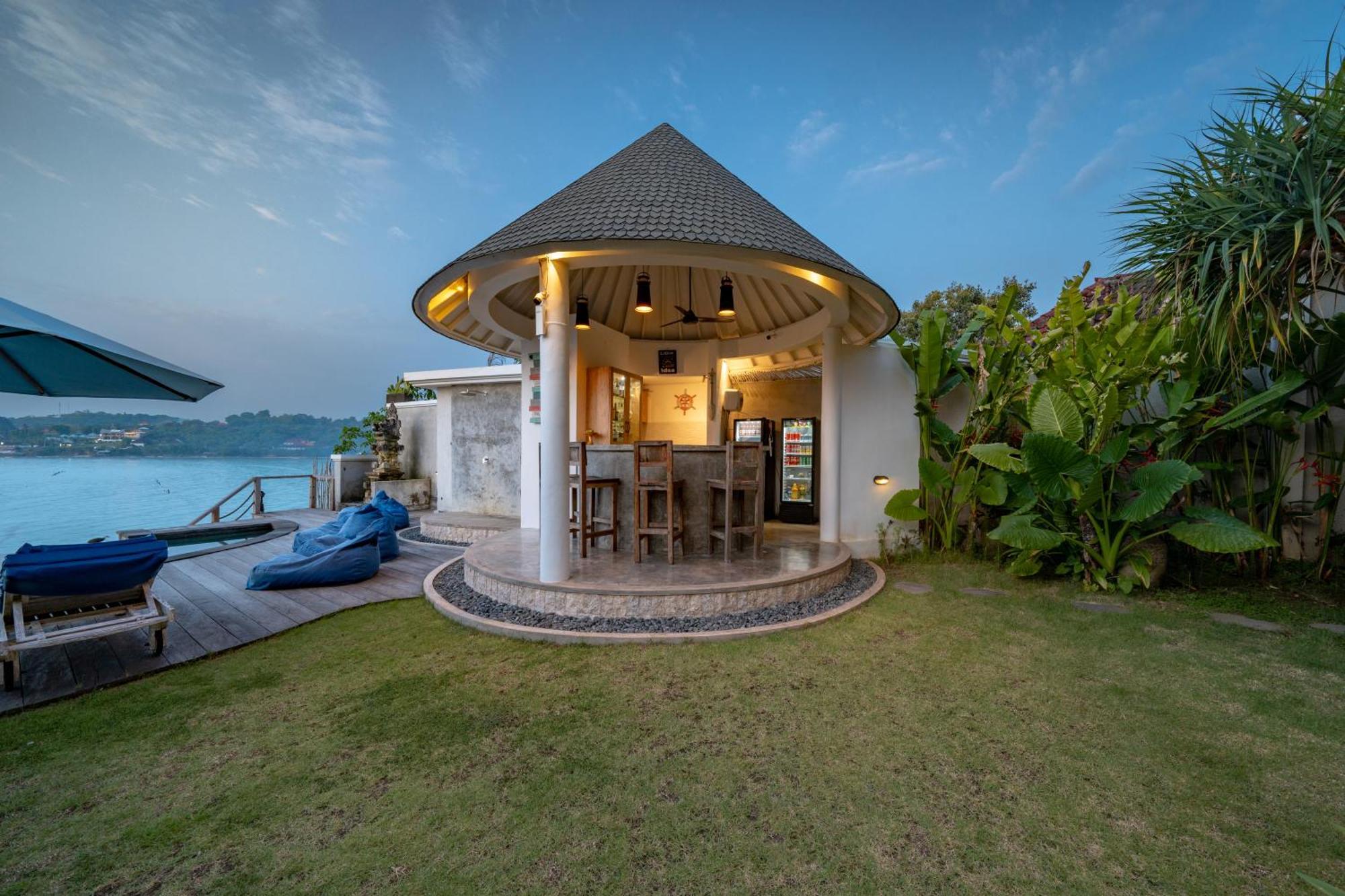 Ceningan Beachside *