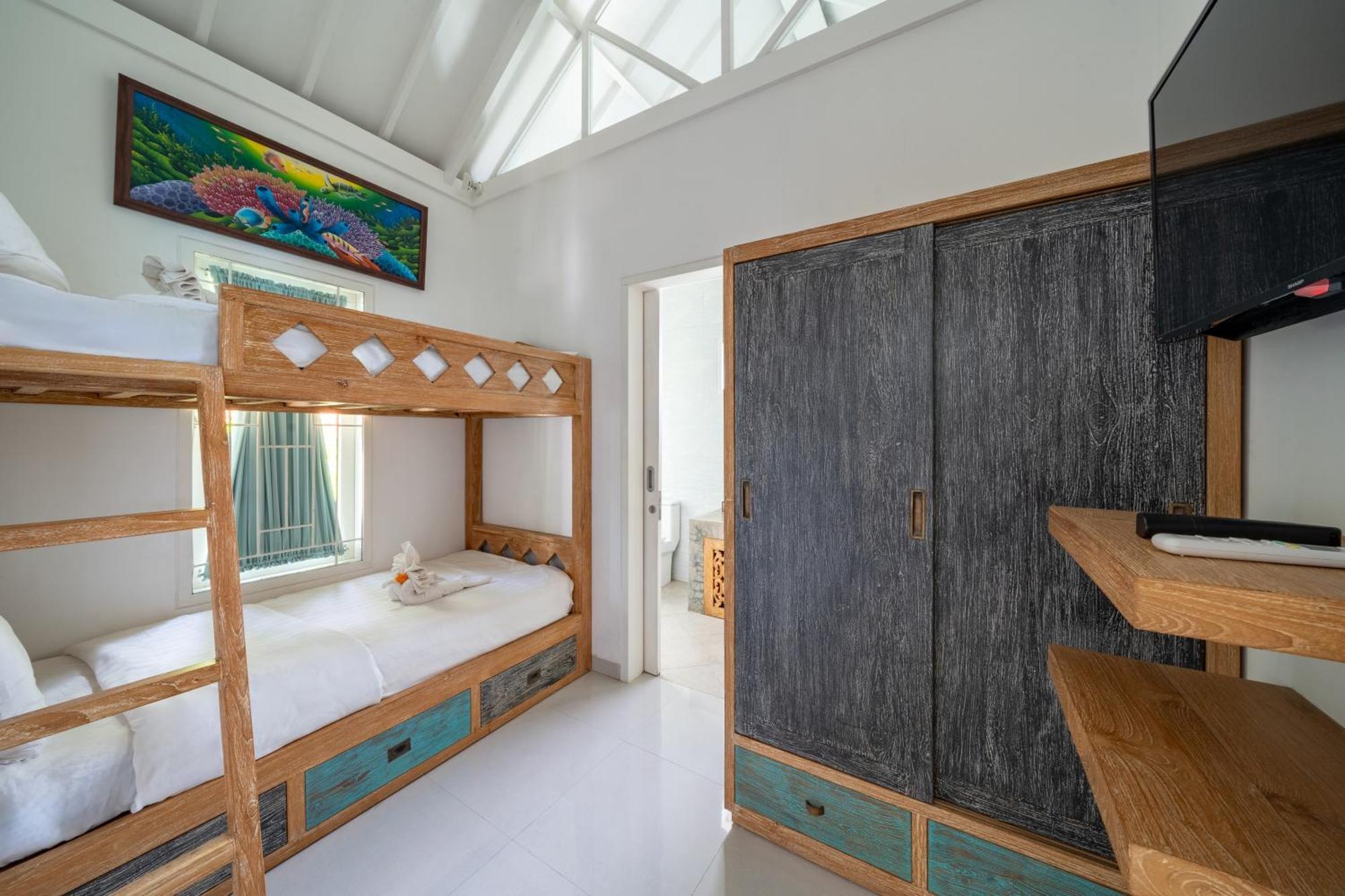 Ceningan Beachside Villa