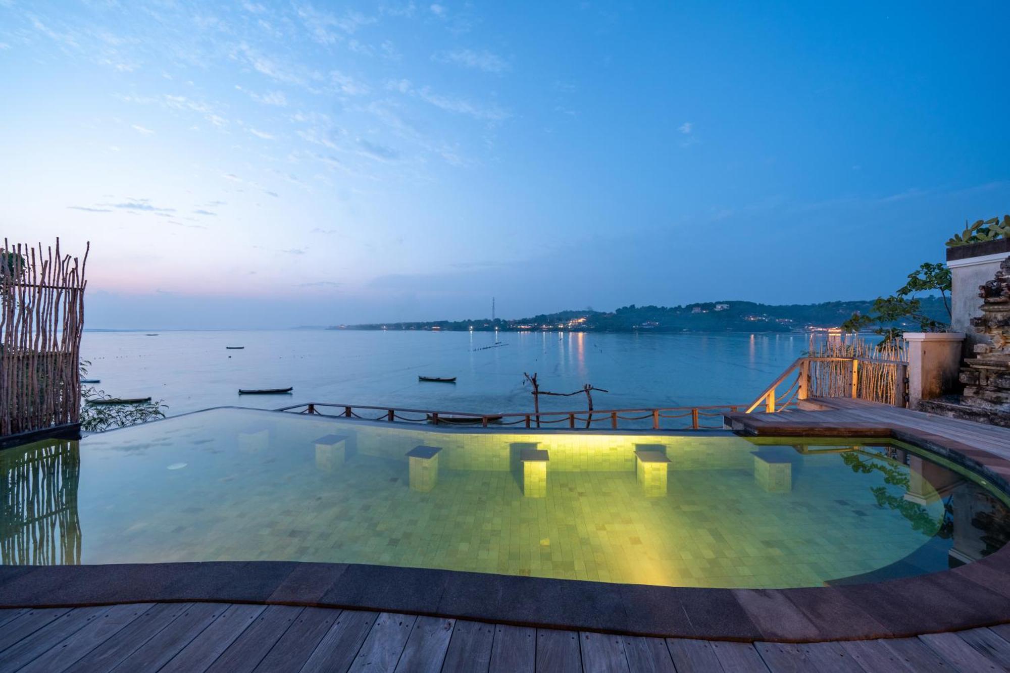 Ceningan Beachside Villa