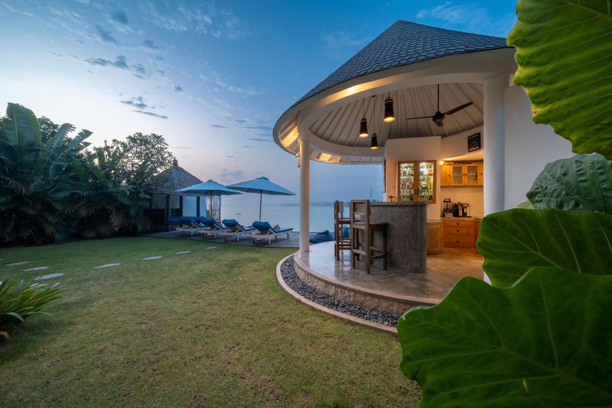 Ceningan Beachside