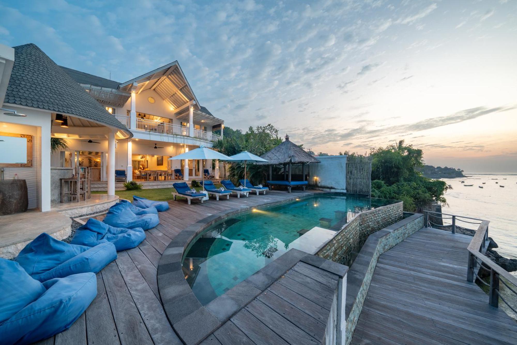 Ceningan Beachside Villa *