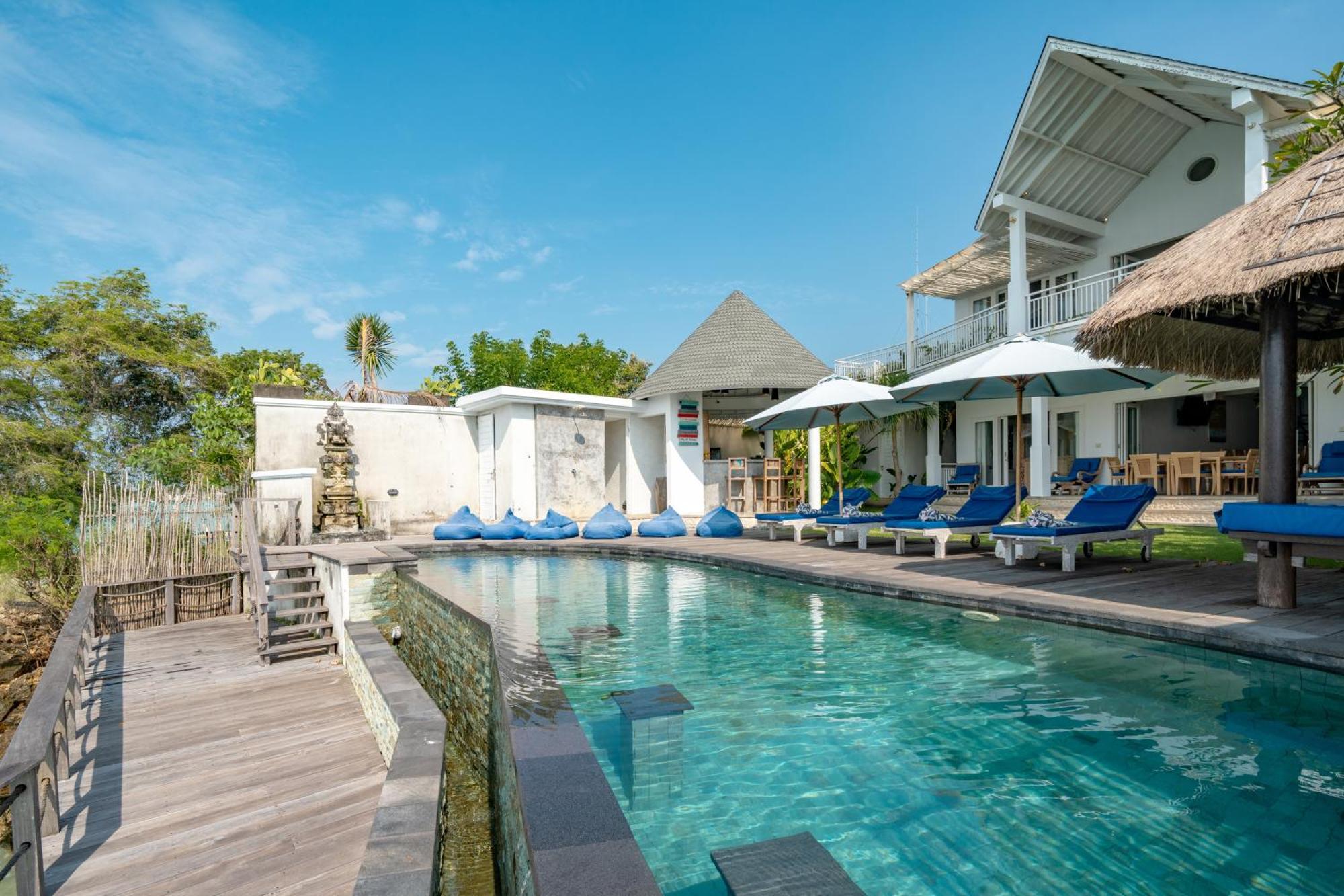 Villa Ceningan Beachside *