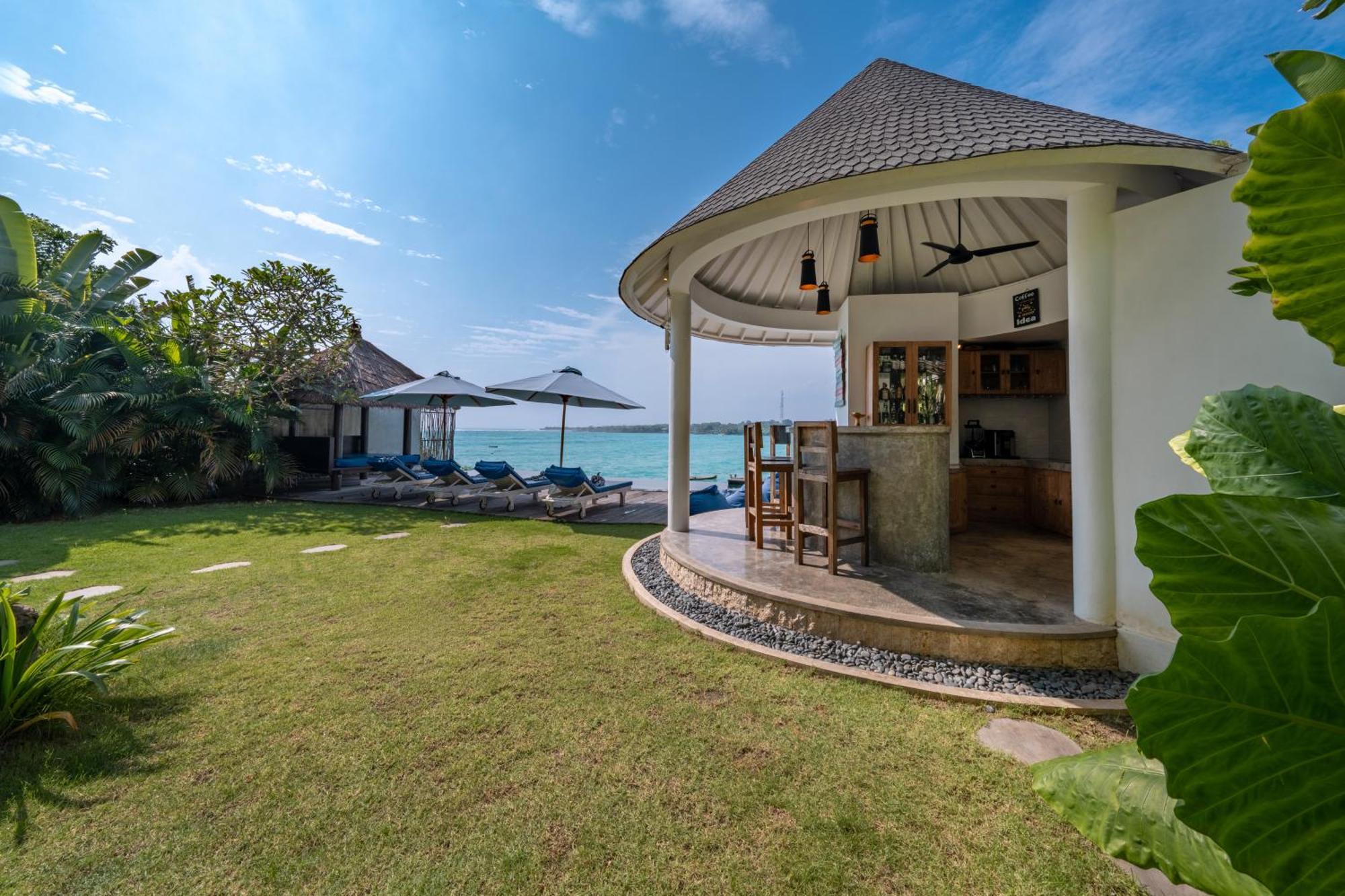 Ceningan Beachside