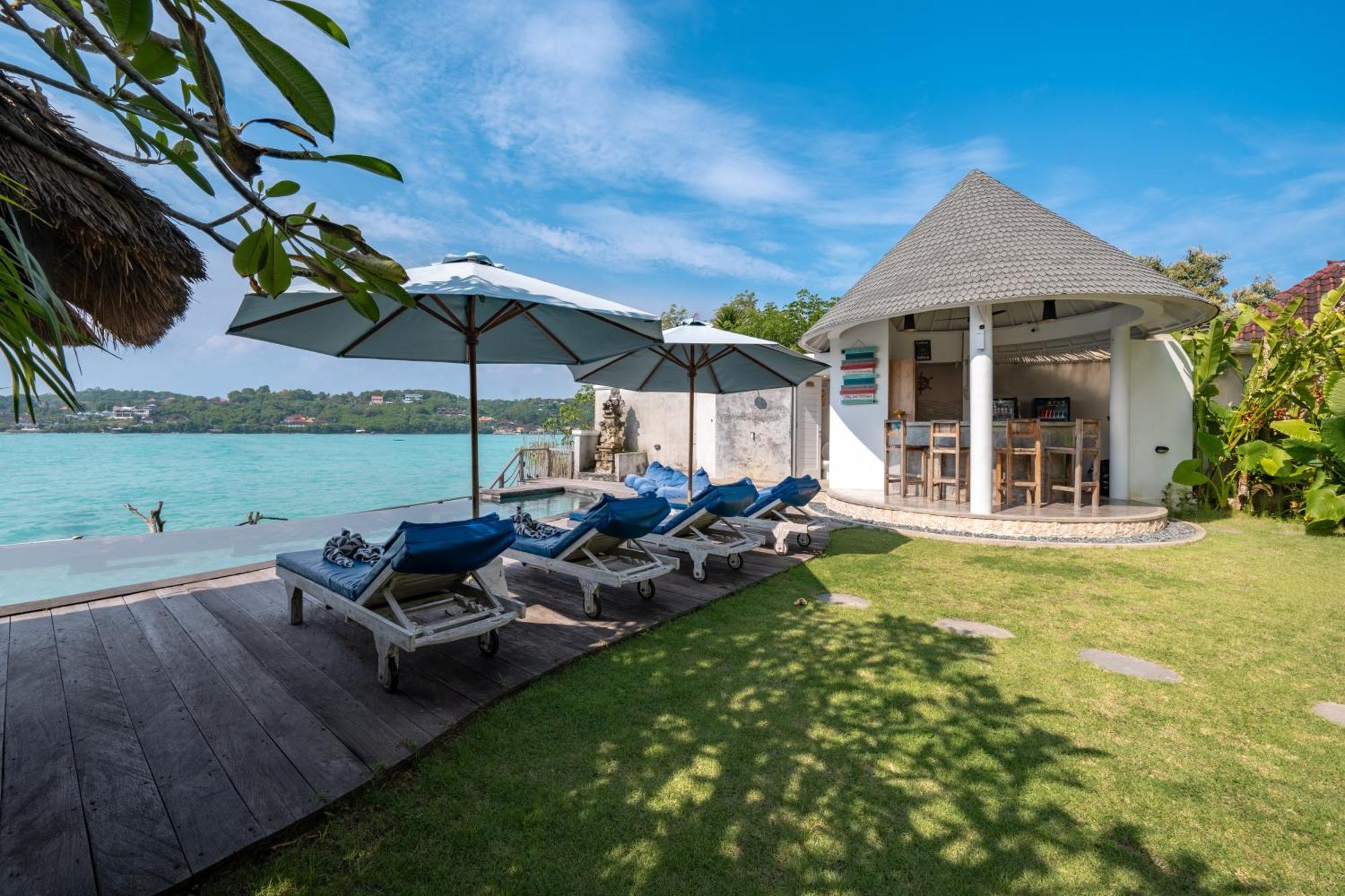 Ceningan Beachside Villa