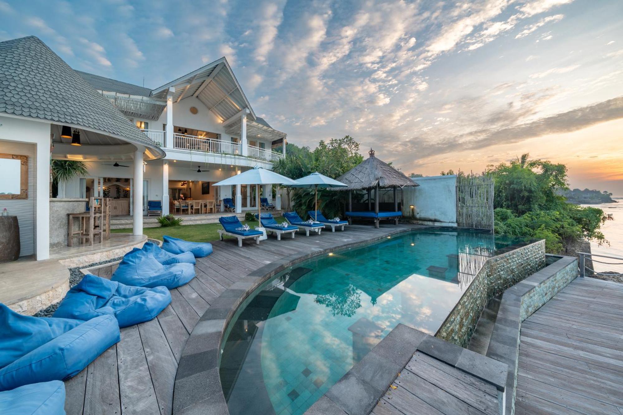 Villa Ceningan Beachside