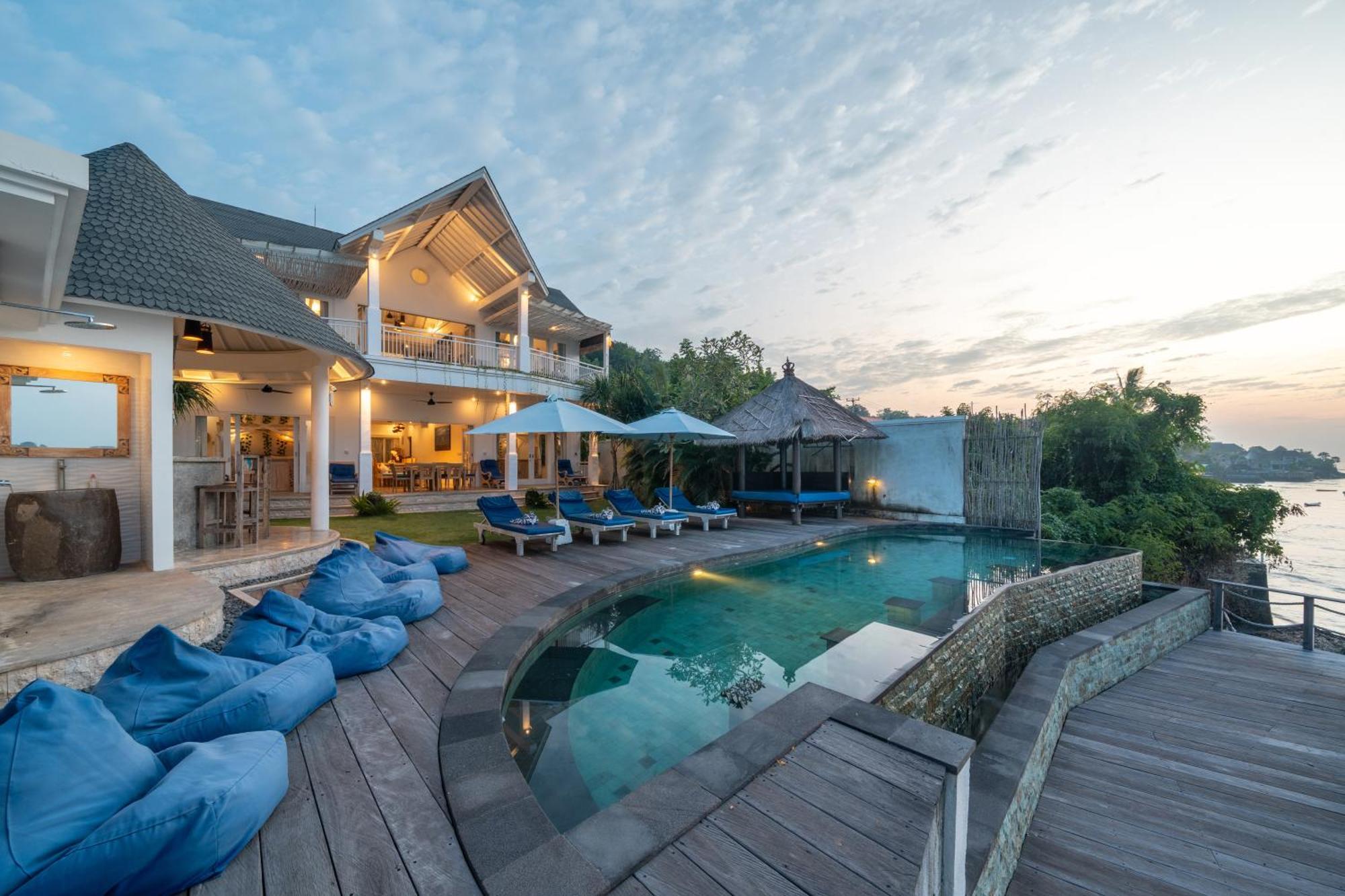 Villa Ceningan Beachside *