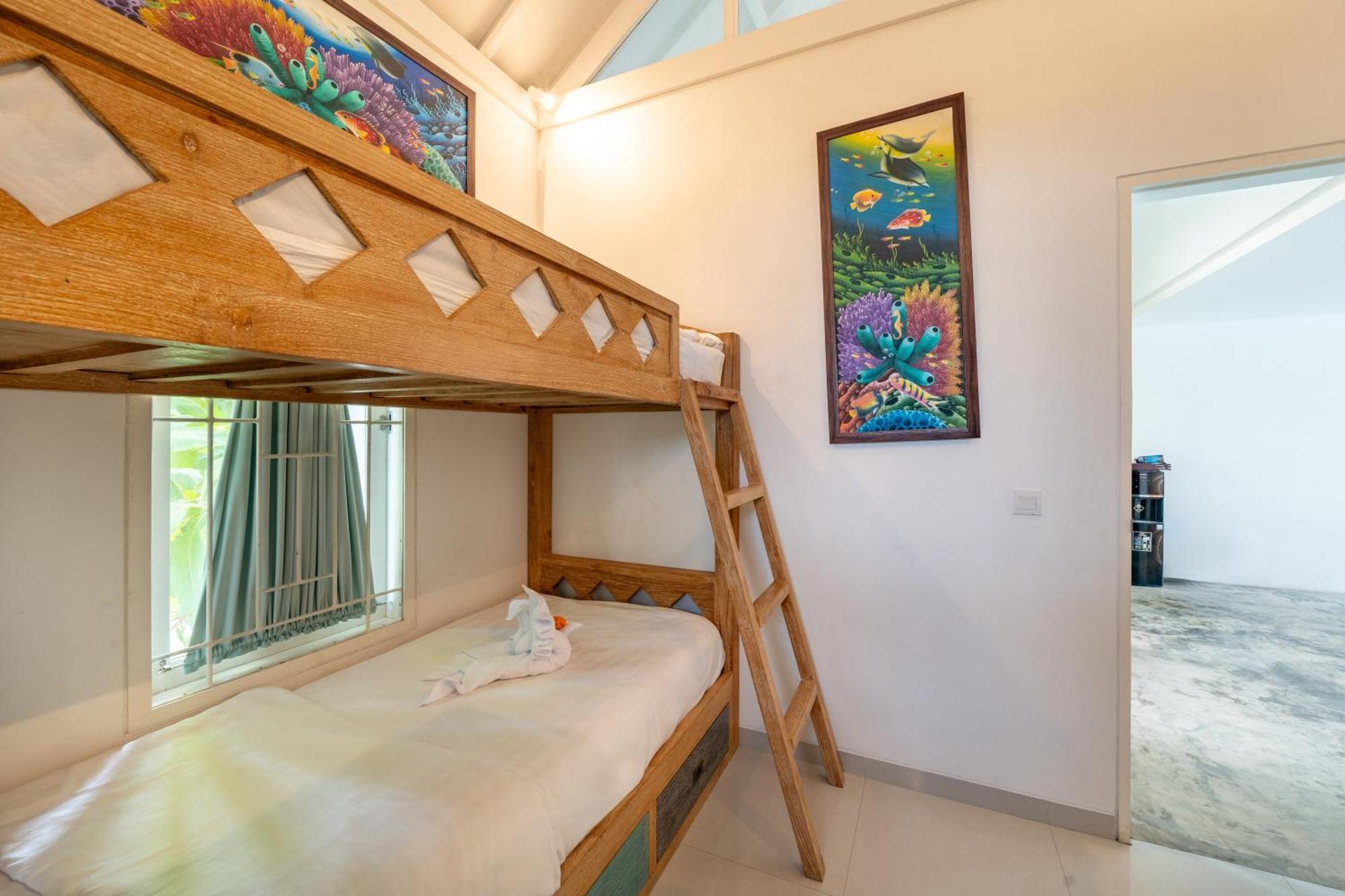 Ceningan Beachside Villa *