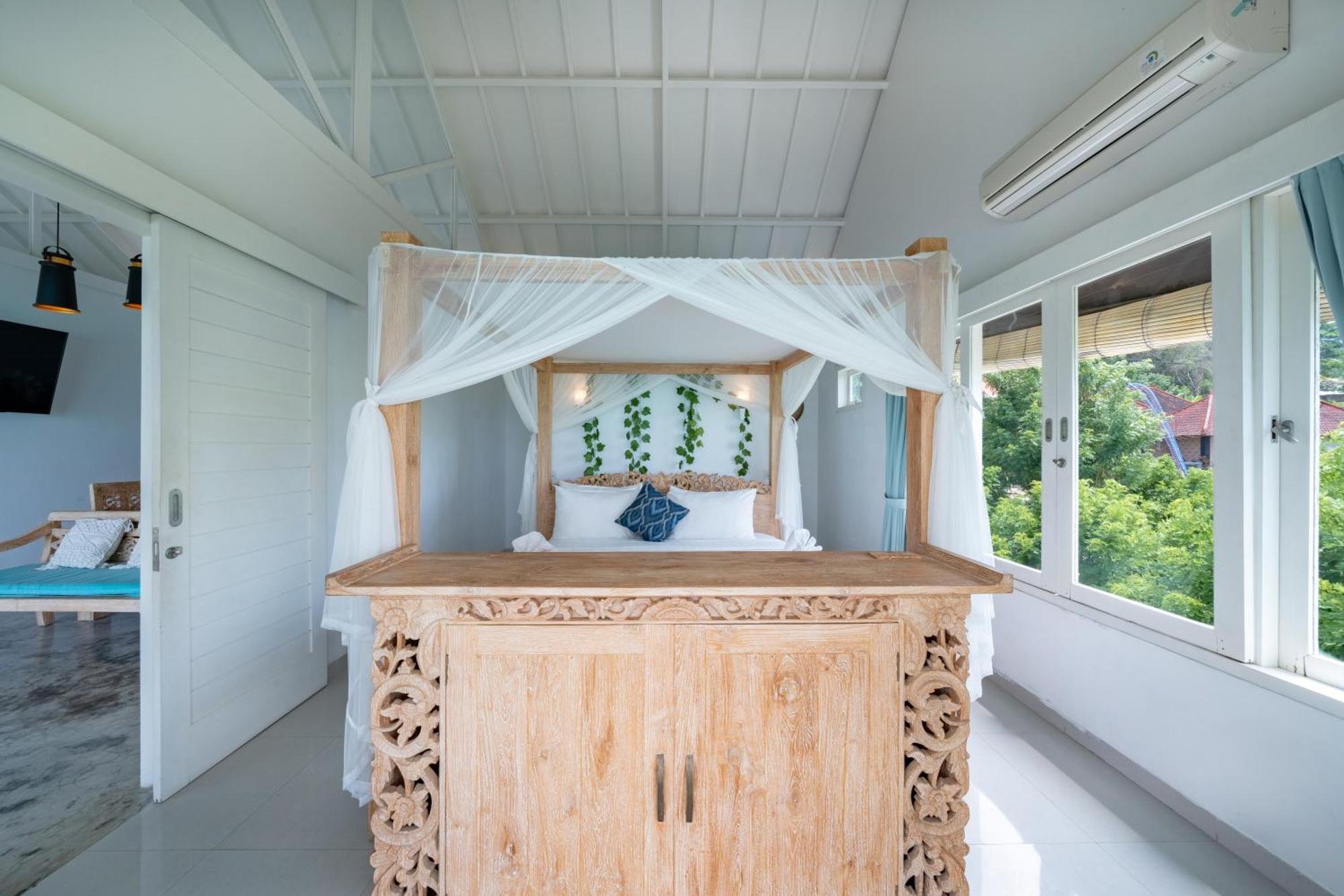 Ceningan Beachside