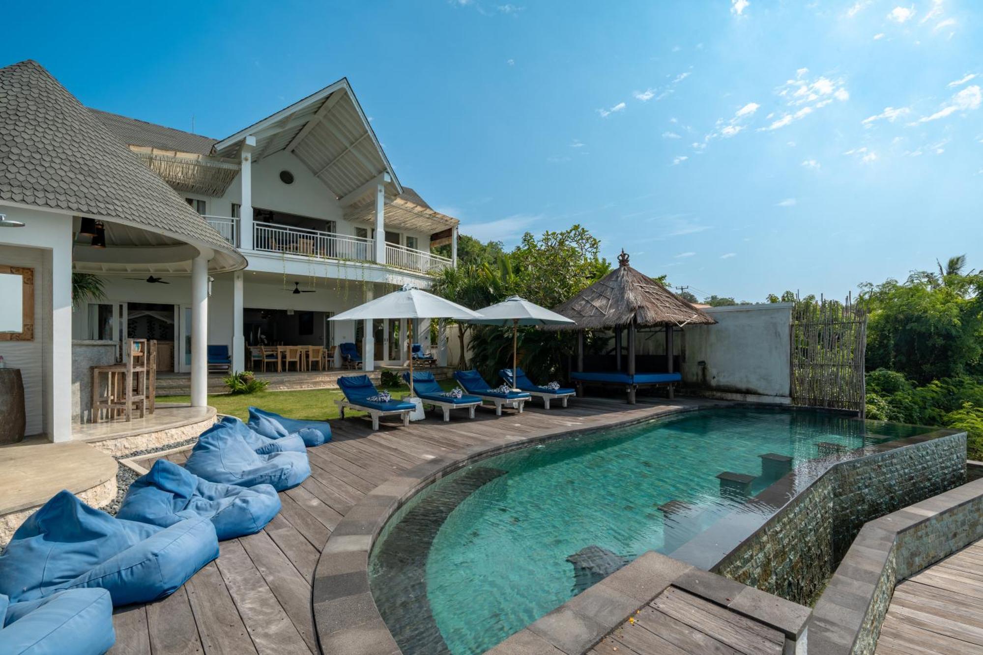 Ceningan Beachside Villa