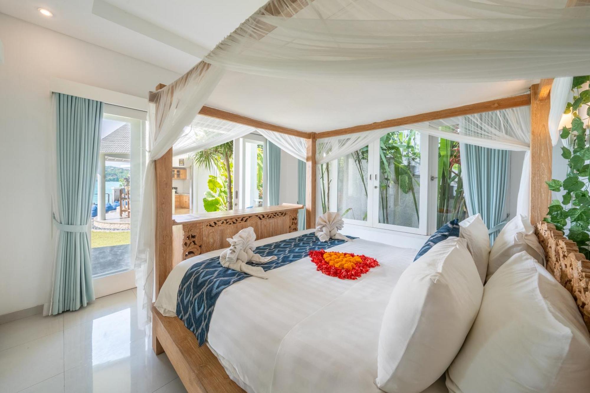 Ceningan Beachside Villa *
