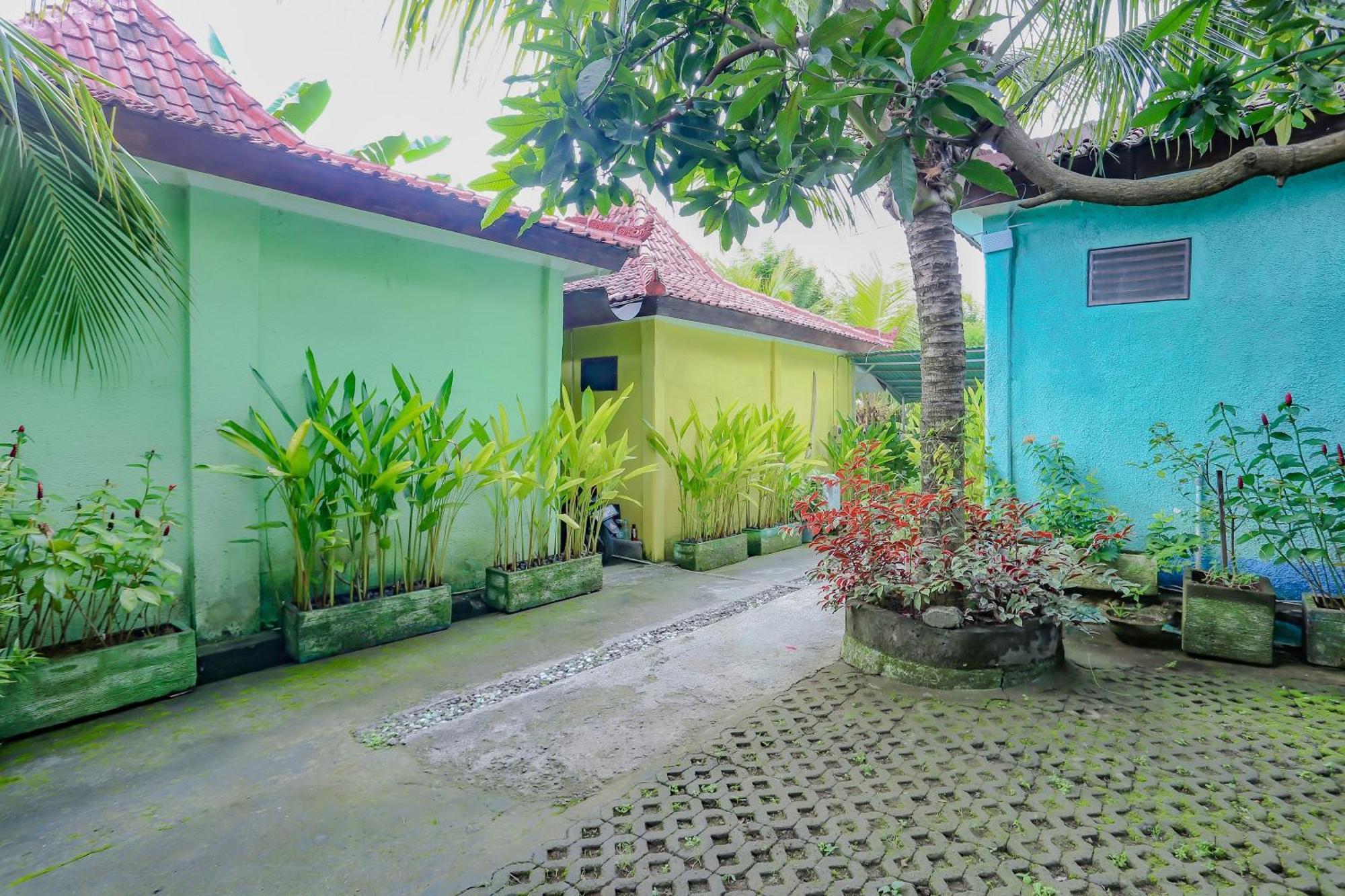 Oyo Life 90301 Hidden Village Uluwatu 2*