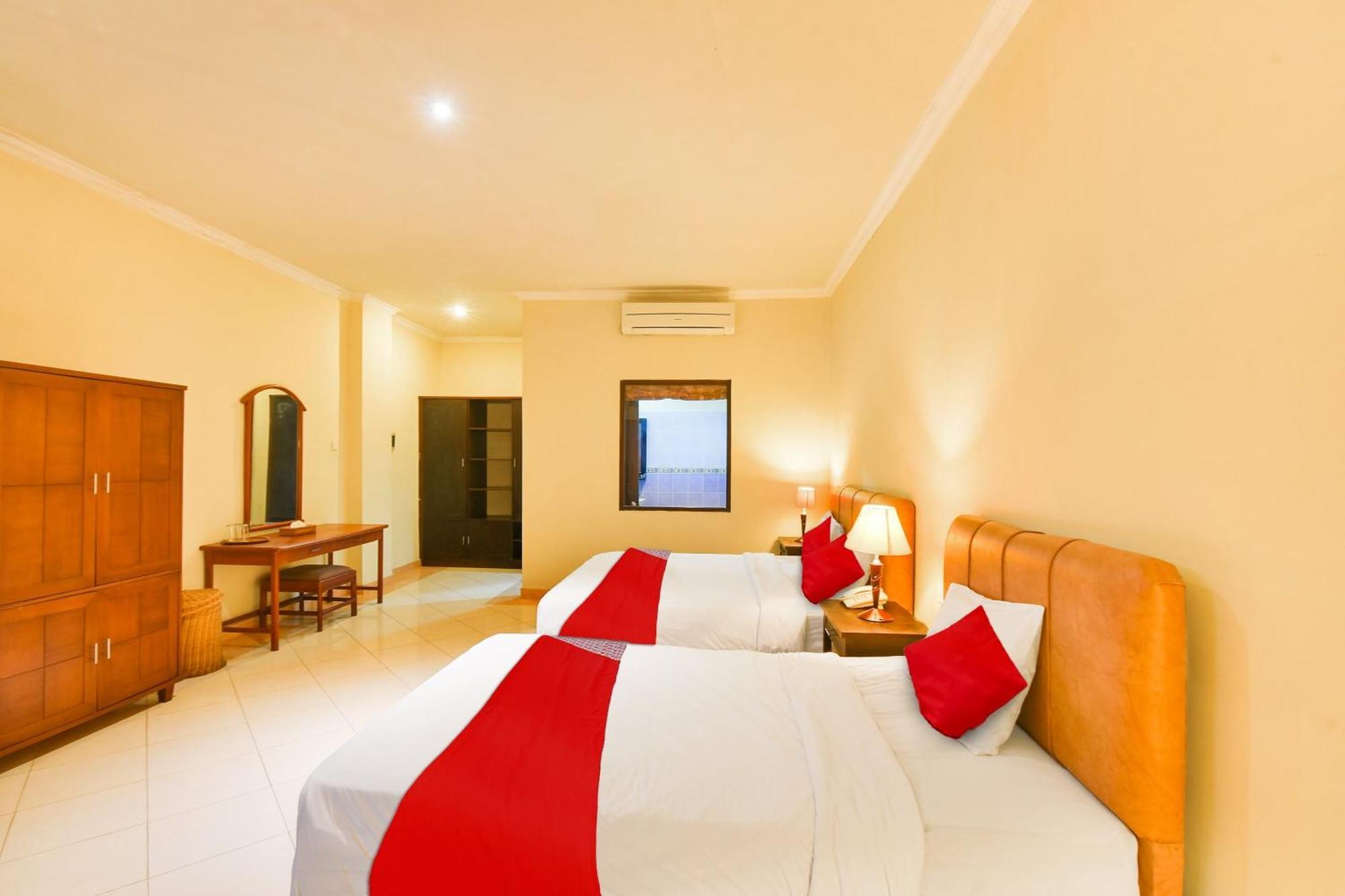 Super Oyo Townhouse Oak Maxi Legian