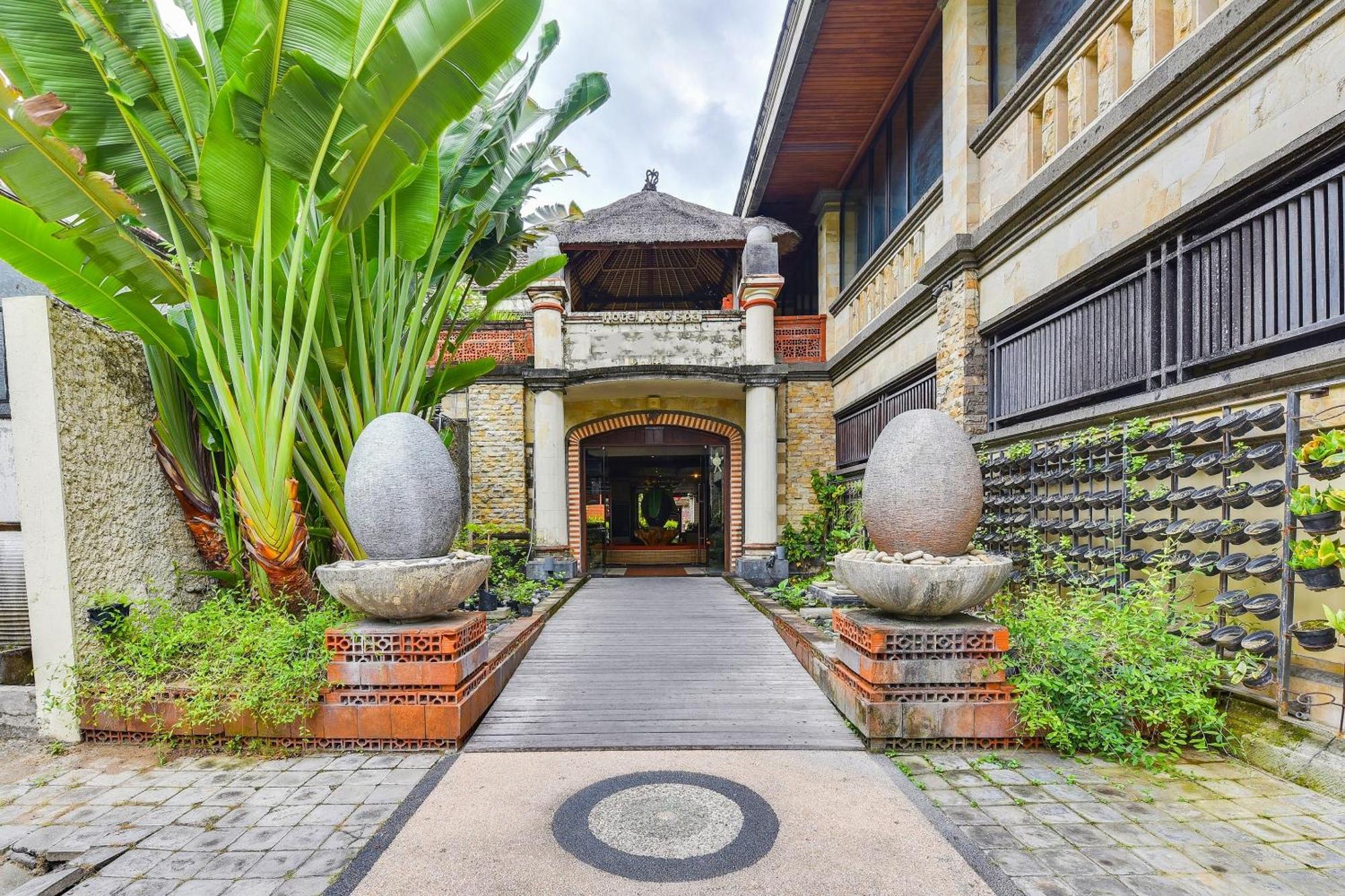 Super Oyo Townhouse Oak Maxi Legian Hotel 3*