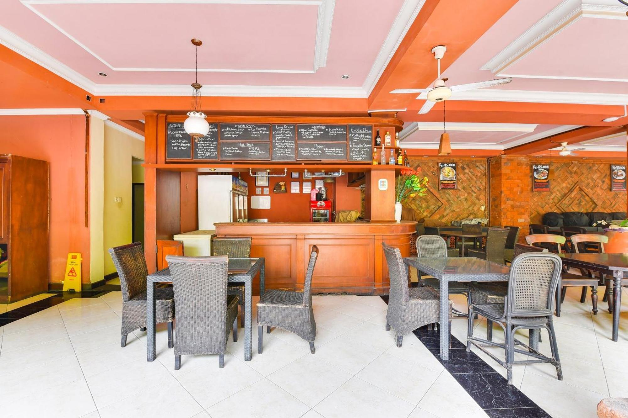Super Oyo Townhouse Oak Maxi Legian Hotel Kuta (Bali)