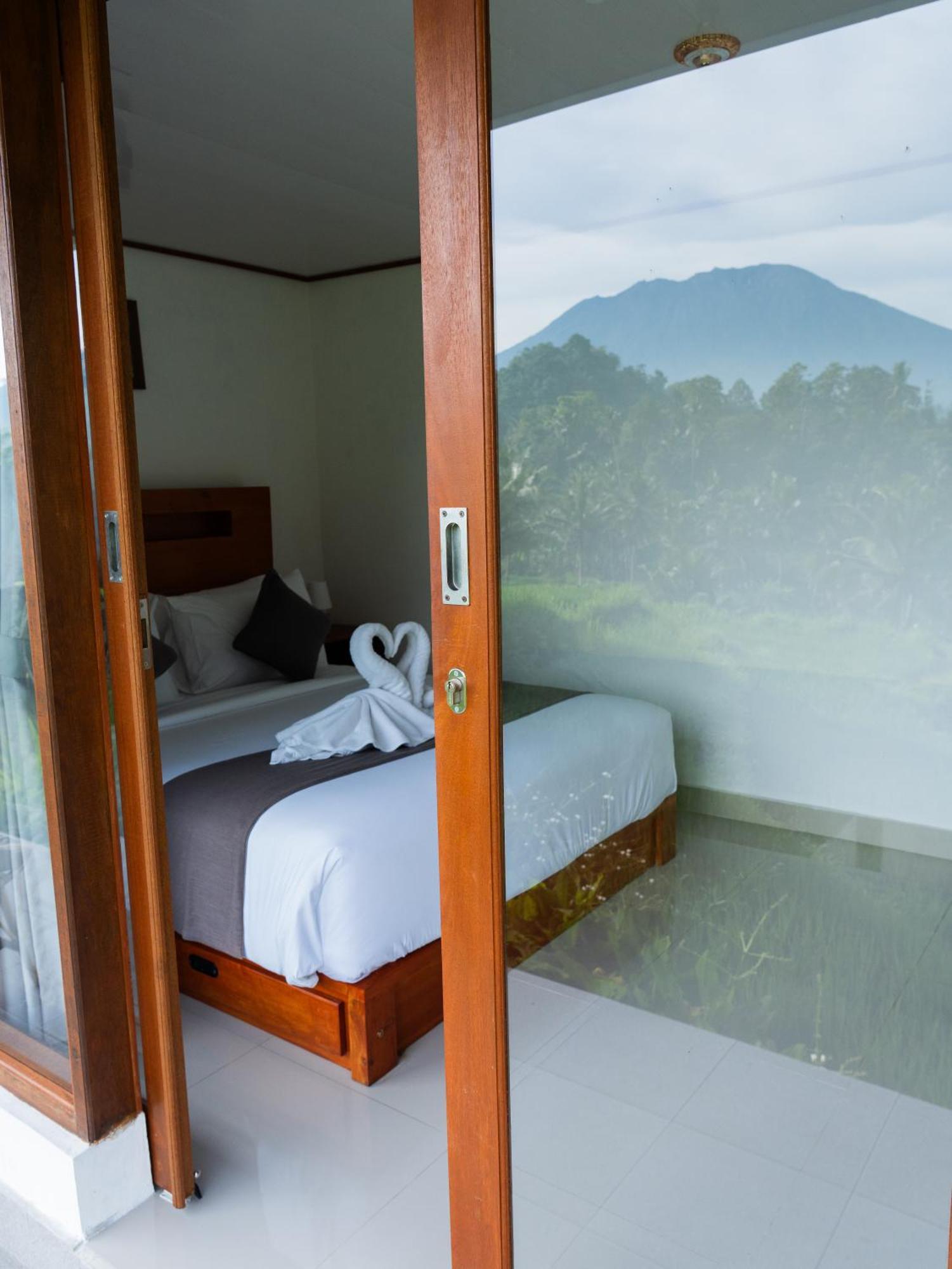 Bisbis House Iseh Village Guest house Selat