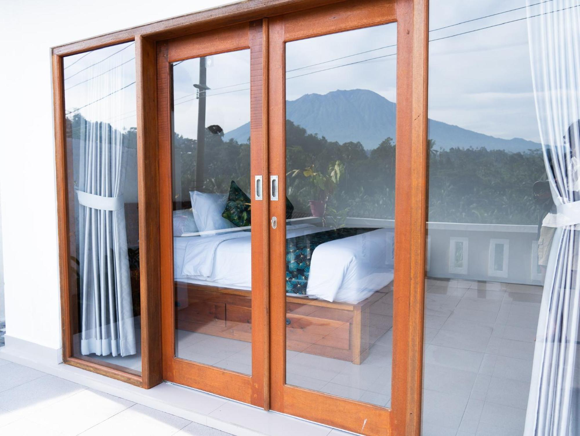 Bisbis House Iseh Village Guest house *