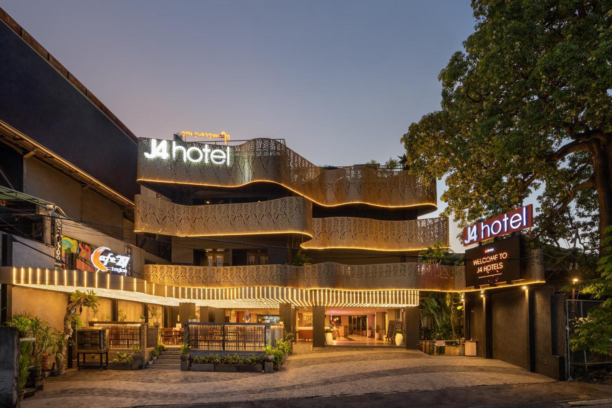 J4 Hotel 4*