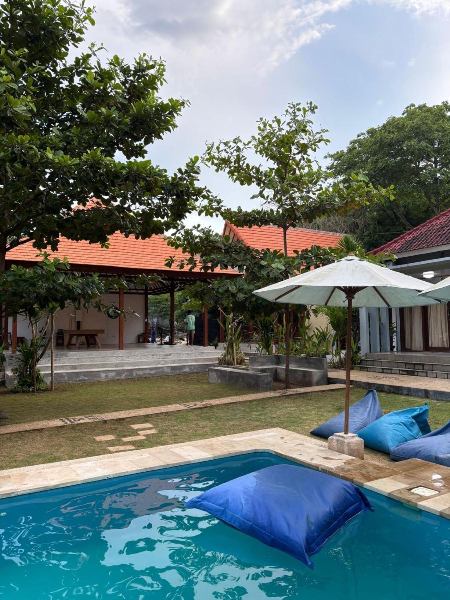 Hostel Castaway Island *