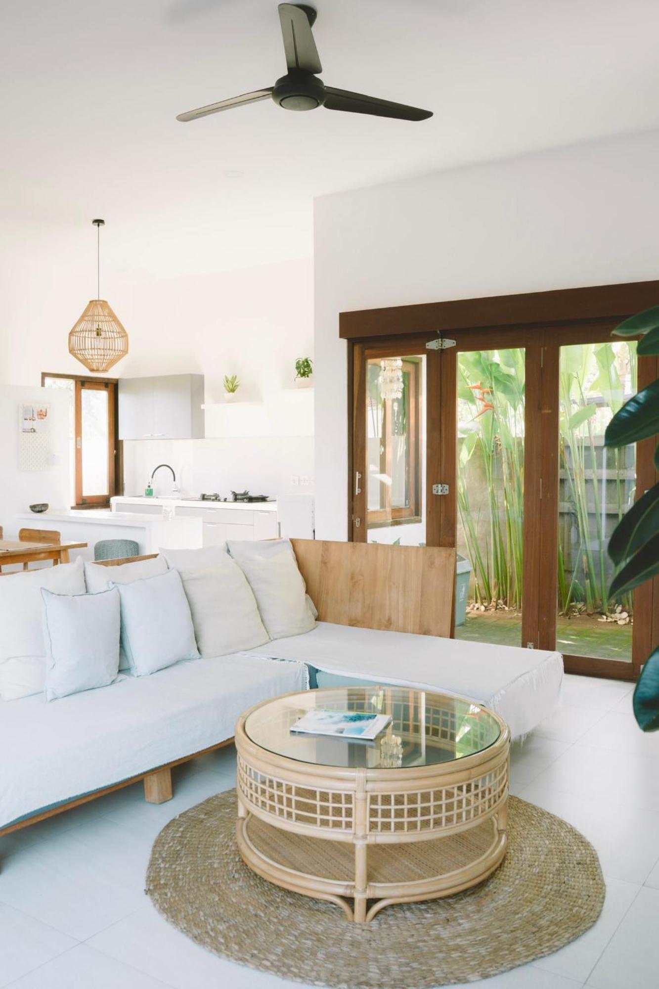 Bed & Breakfast Three Palms Surf & Medewi *