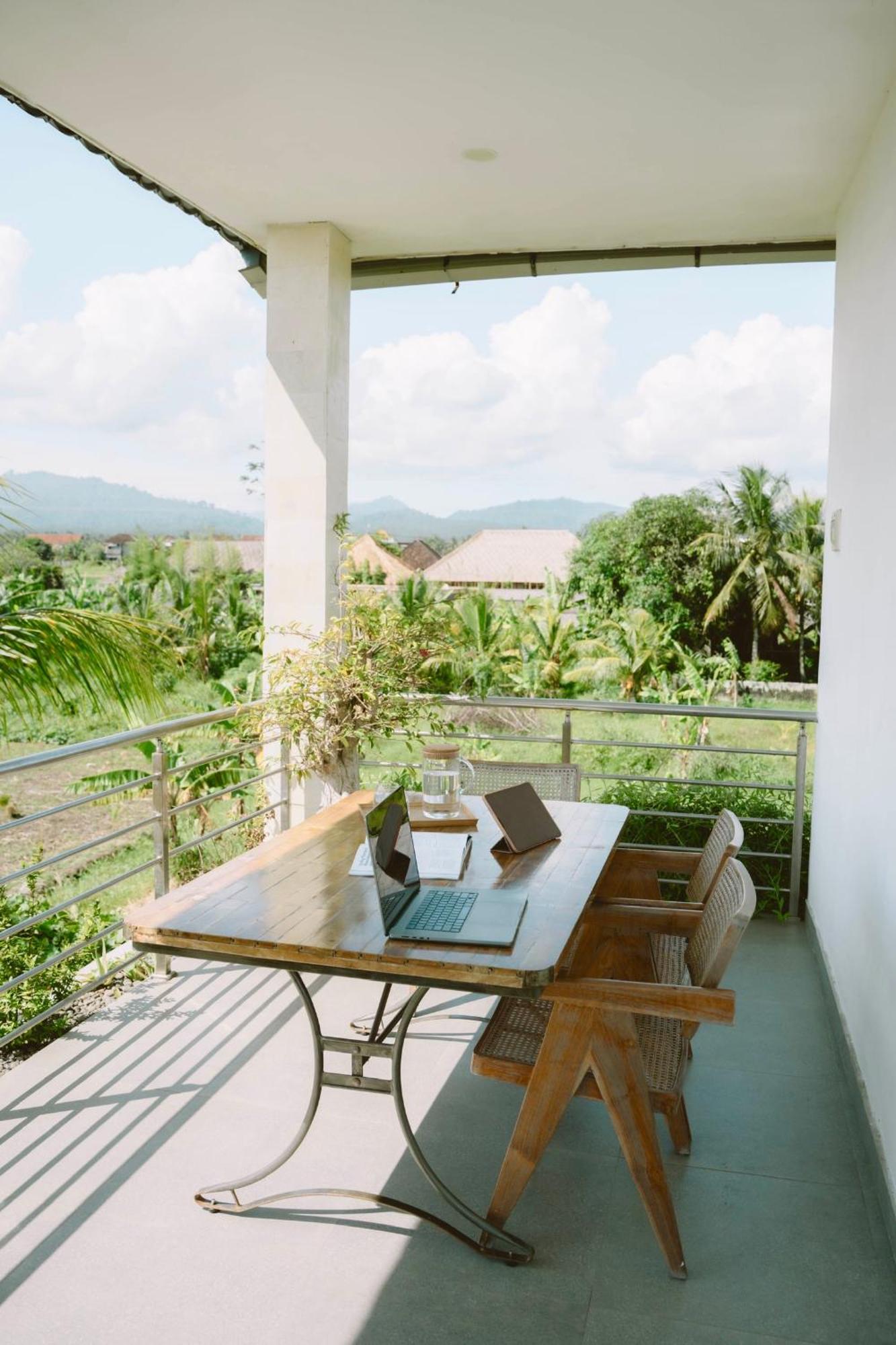 Three Palms Surf & Medewi Bed & Breakfast