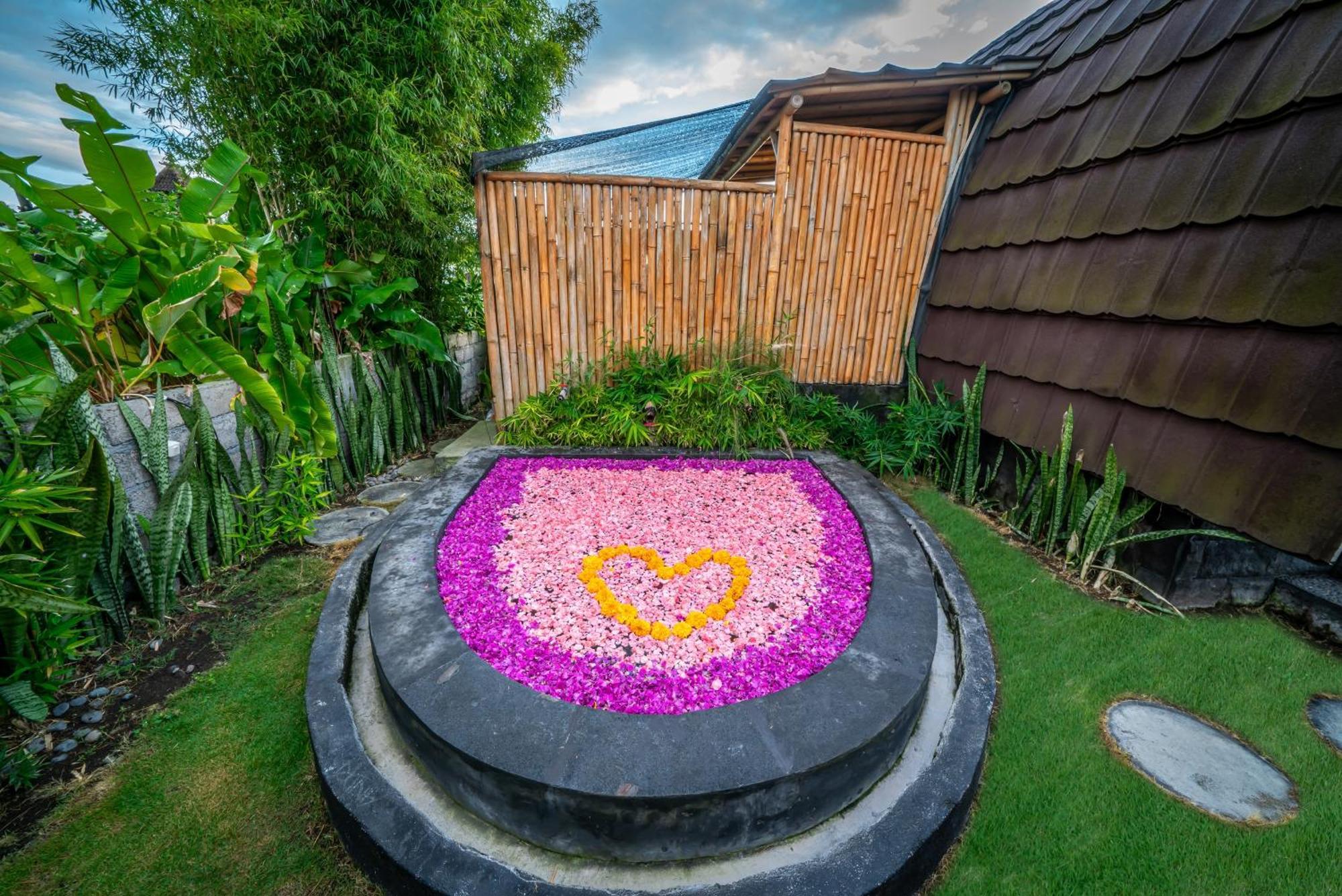 Tegal Bamboo & Private Hot Spring Lodge Baturaja (Bali)