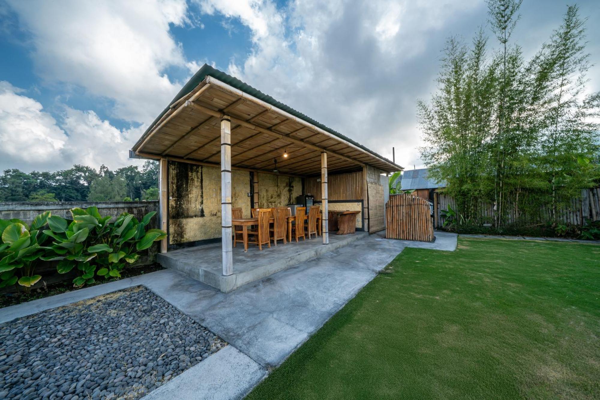Tegal Bamboo & Private Hot Spring Lodge