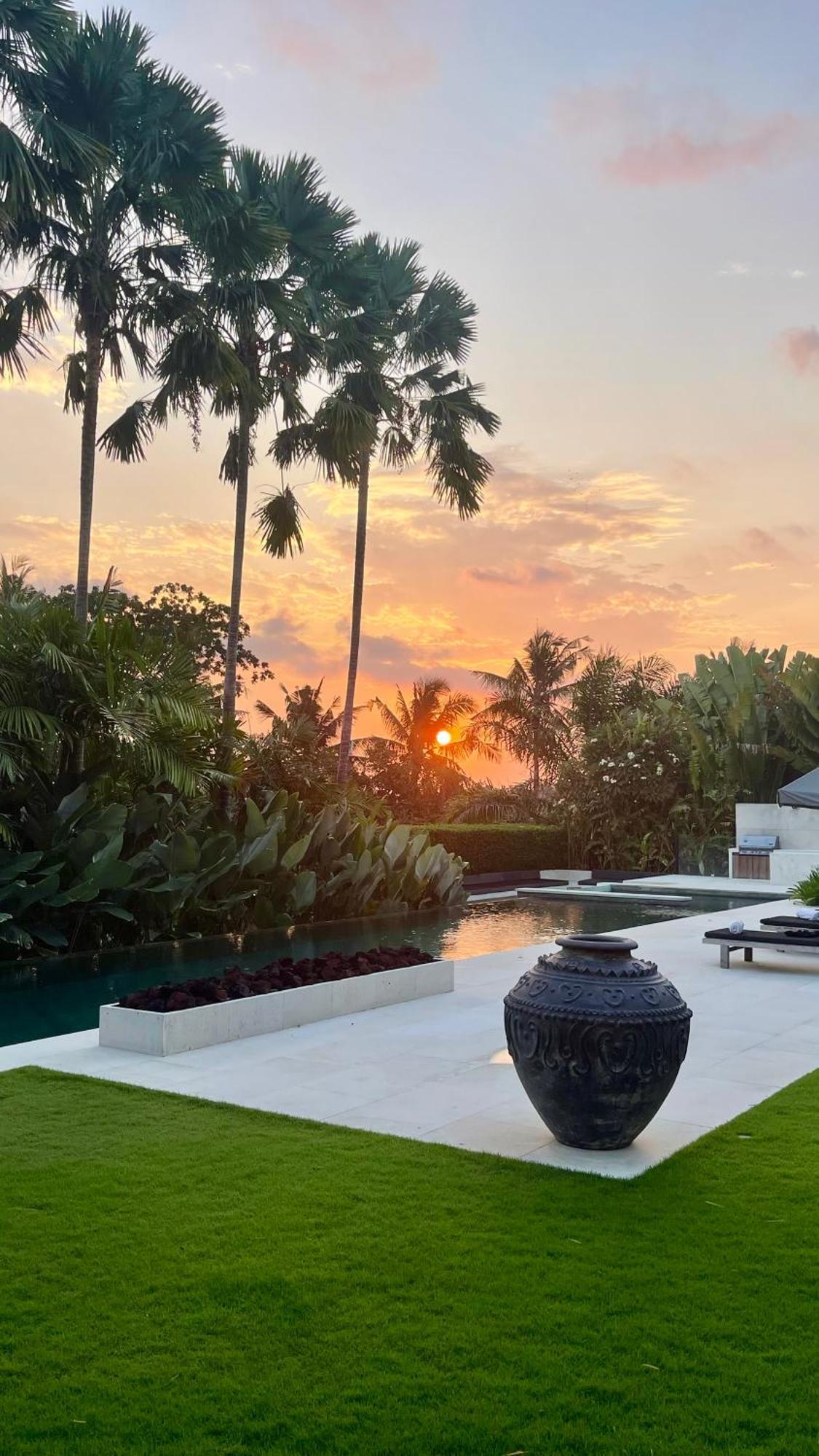 Villa Luxury 5br With Private Pool, Rice Fields View & Nearby - The Palm House Canggu (Bali)