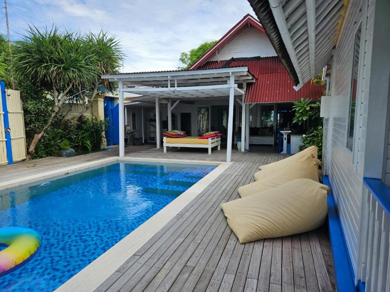 Waru Villa *