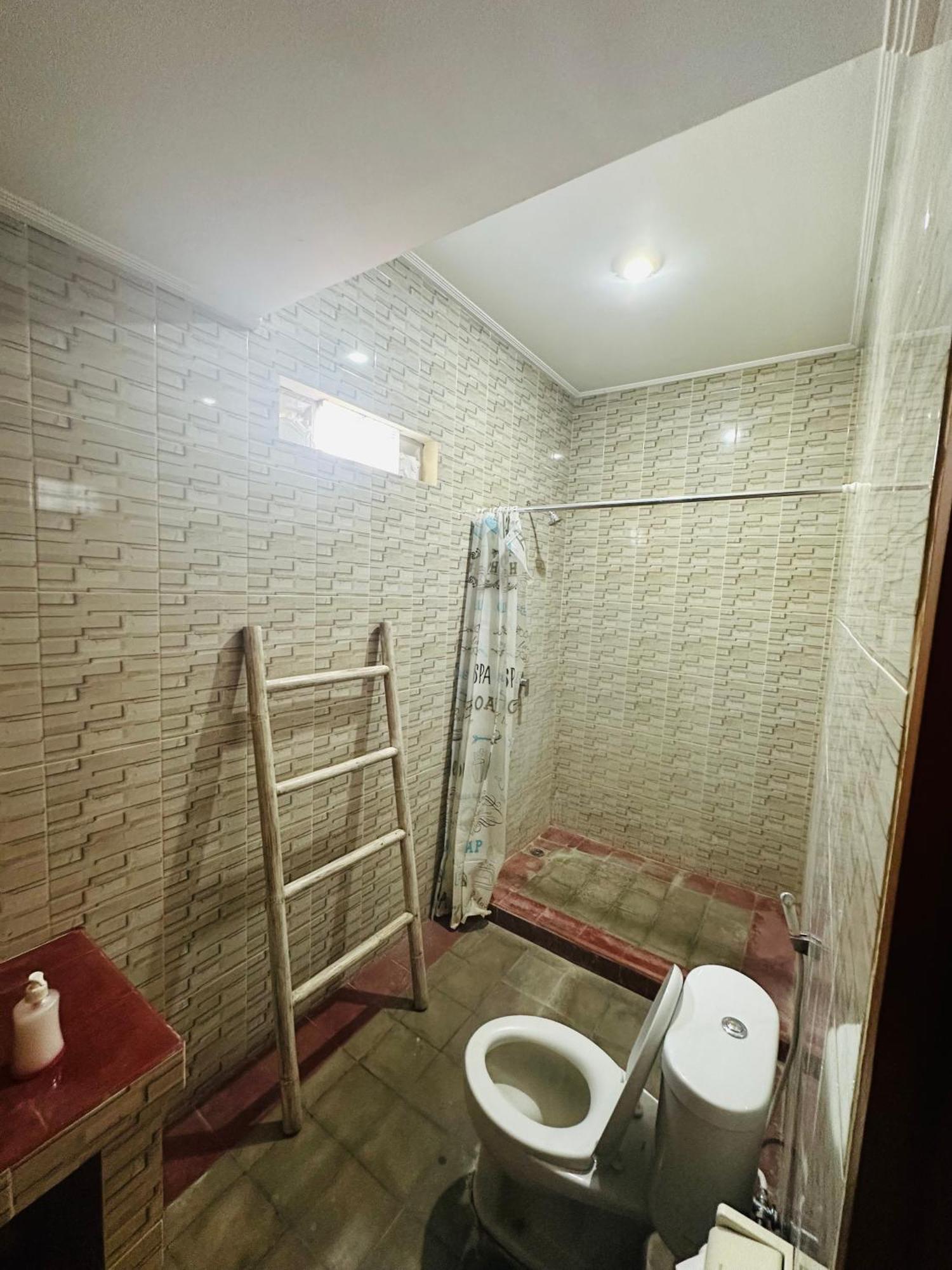 Dicky Batu Bolong Guest house *