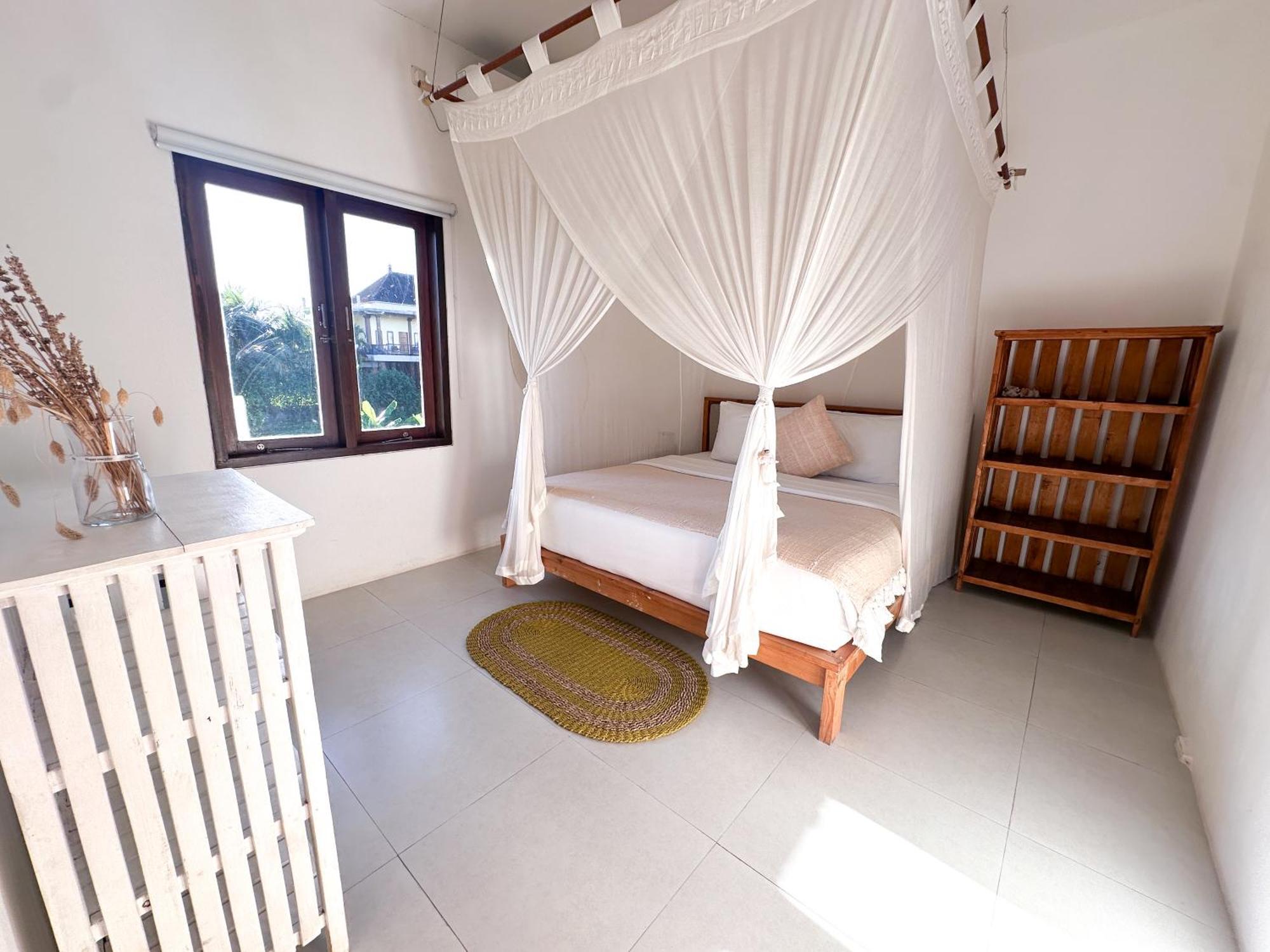 Tempat Tidur & Sarapan Three Palms Surf & Medewi *