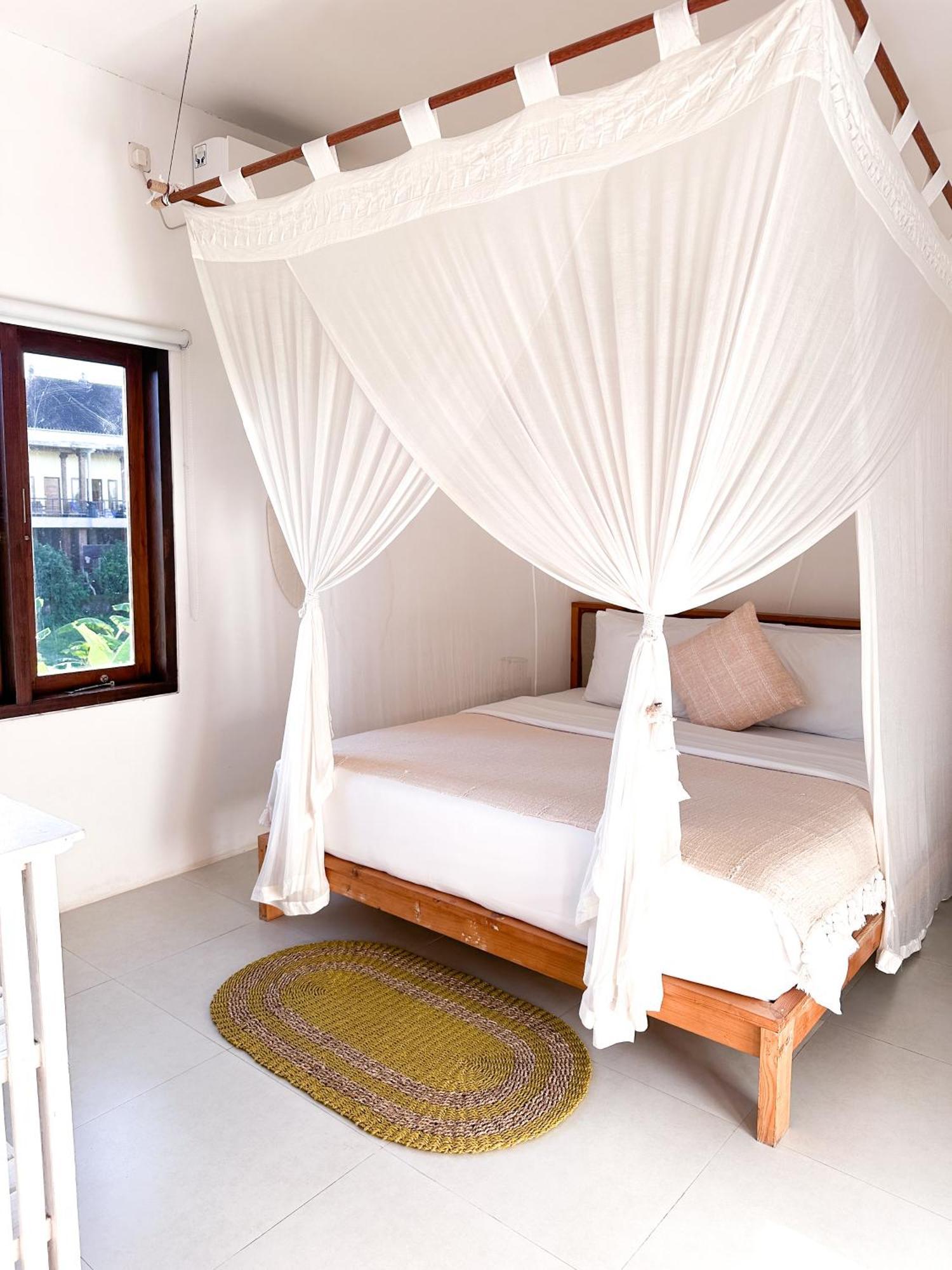 Three Palms Surf & Medewi Tempat Tidur & Sarapan Airsatang