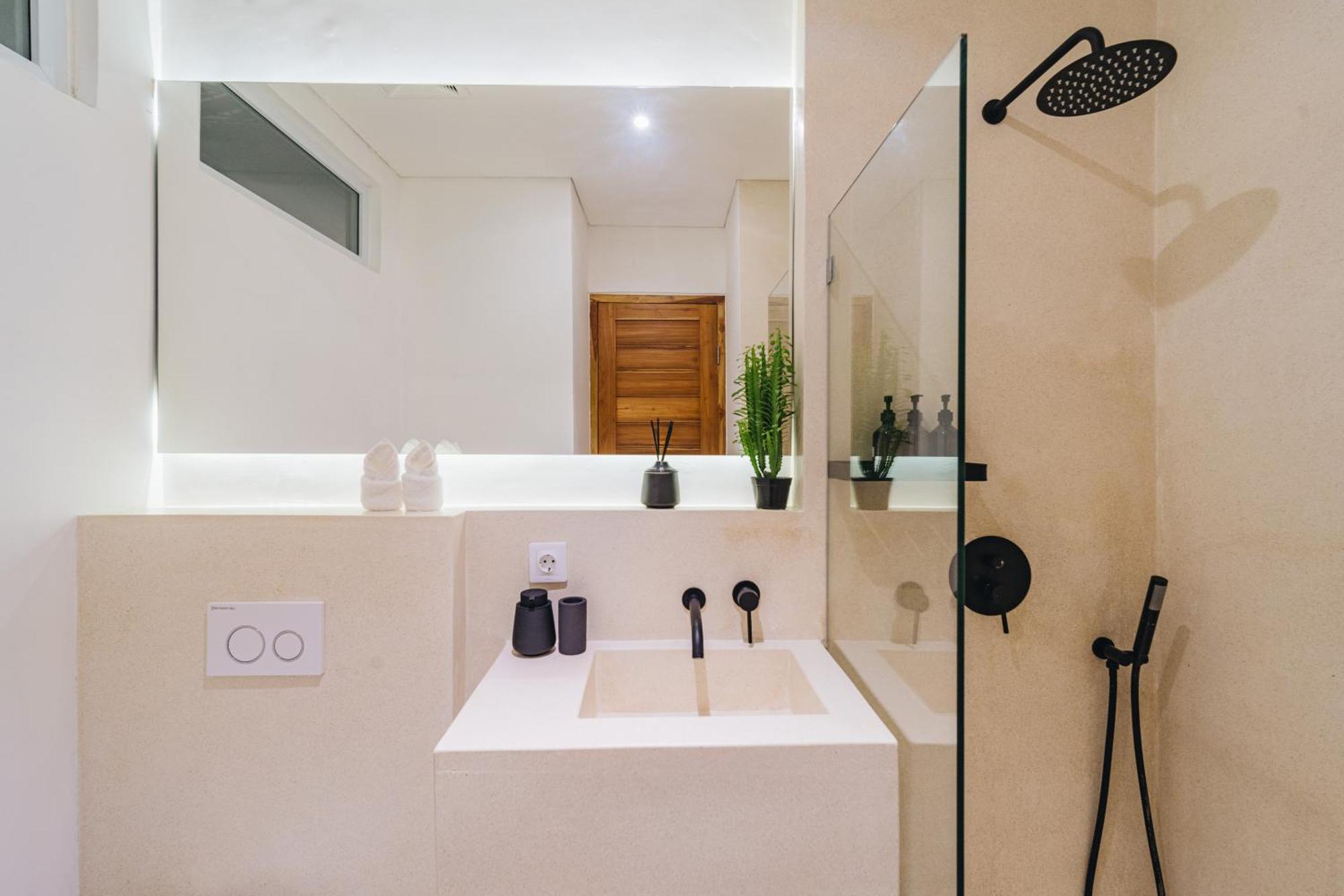 Balinay - 2 Bedrooms Walkable To Beaches Villa