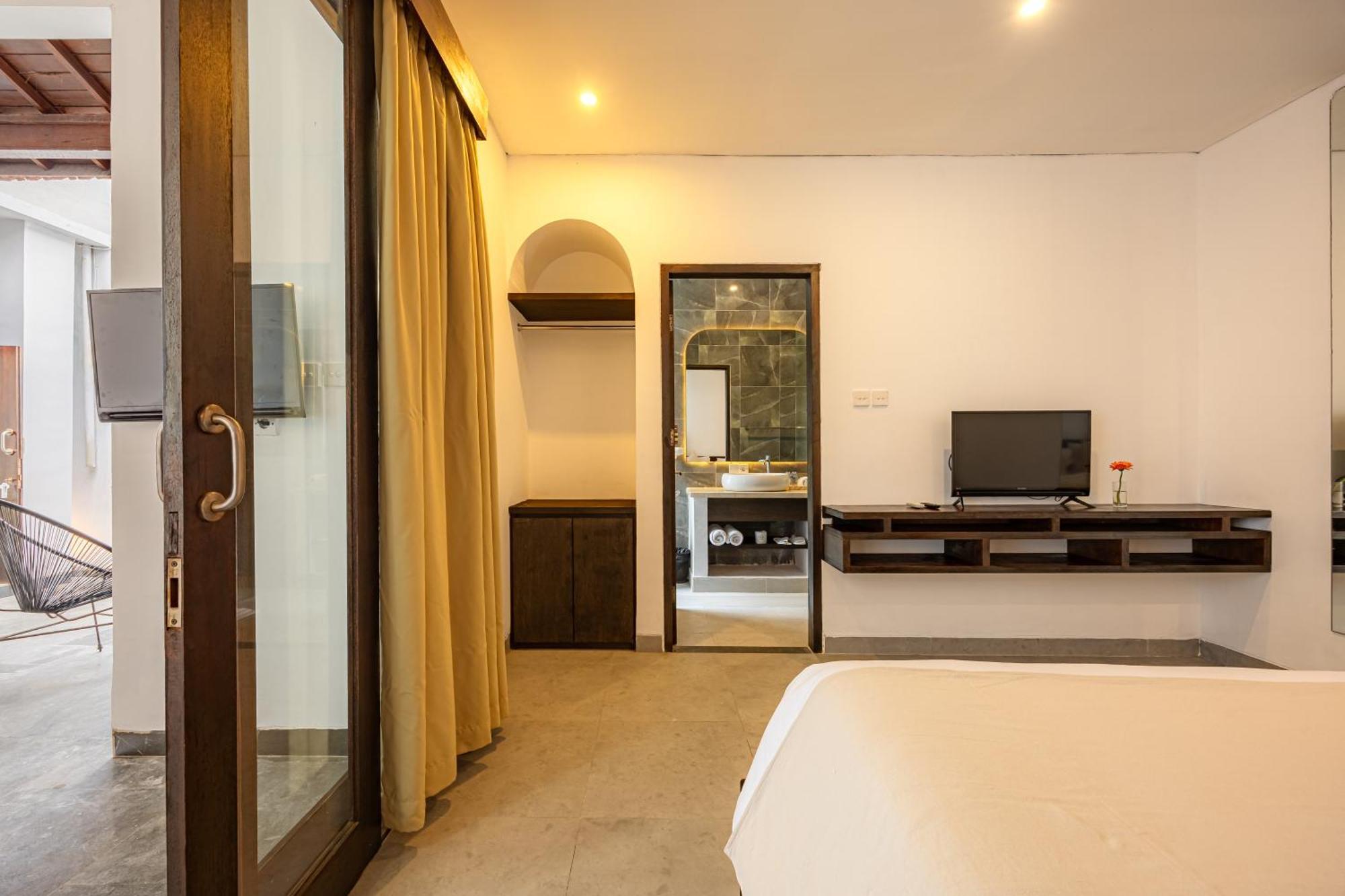 Apple & Holiday park 4*
