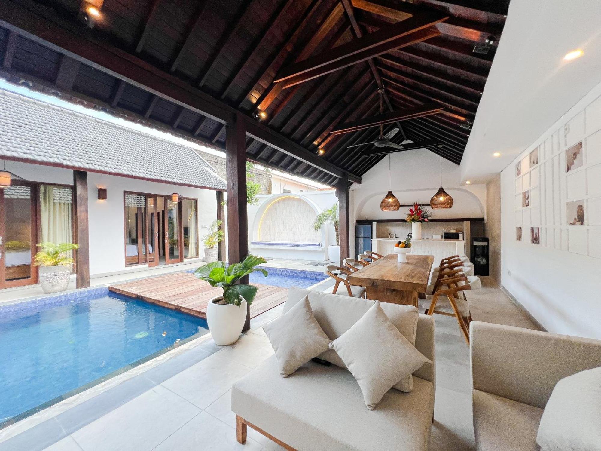 Apple & Seminyak (Bali)