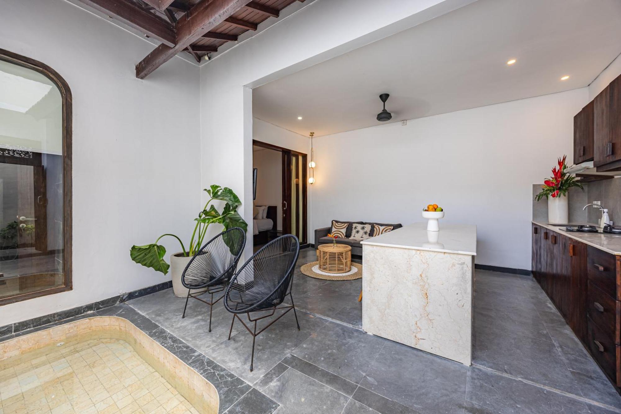 Apple & Holiday park Seminyak (Bali)