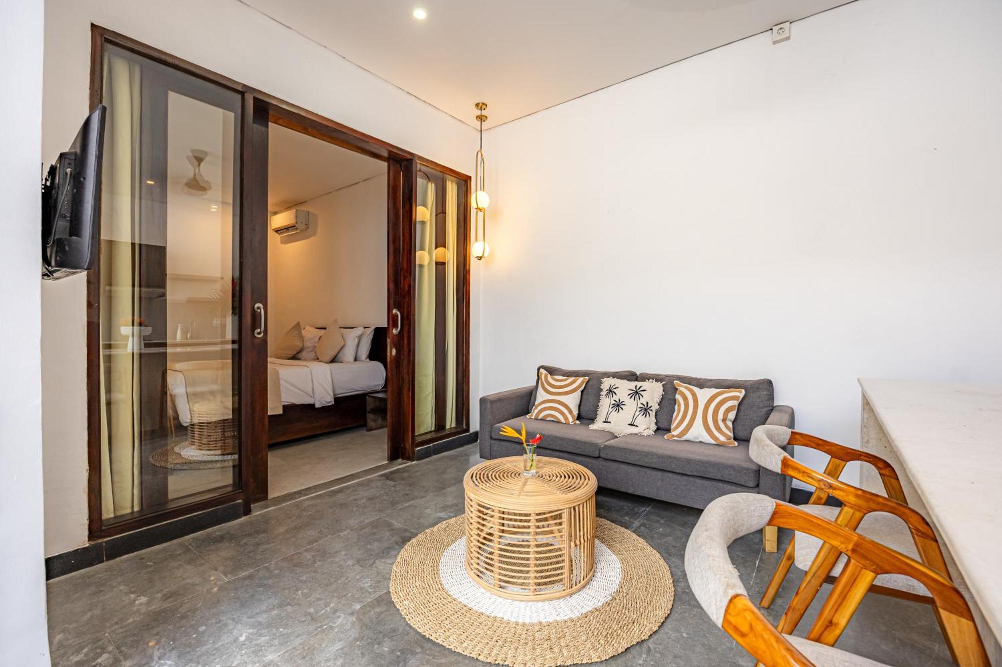Apple & 4* Seminyak (Bali)