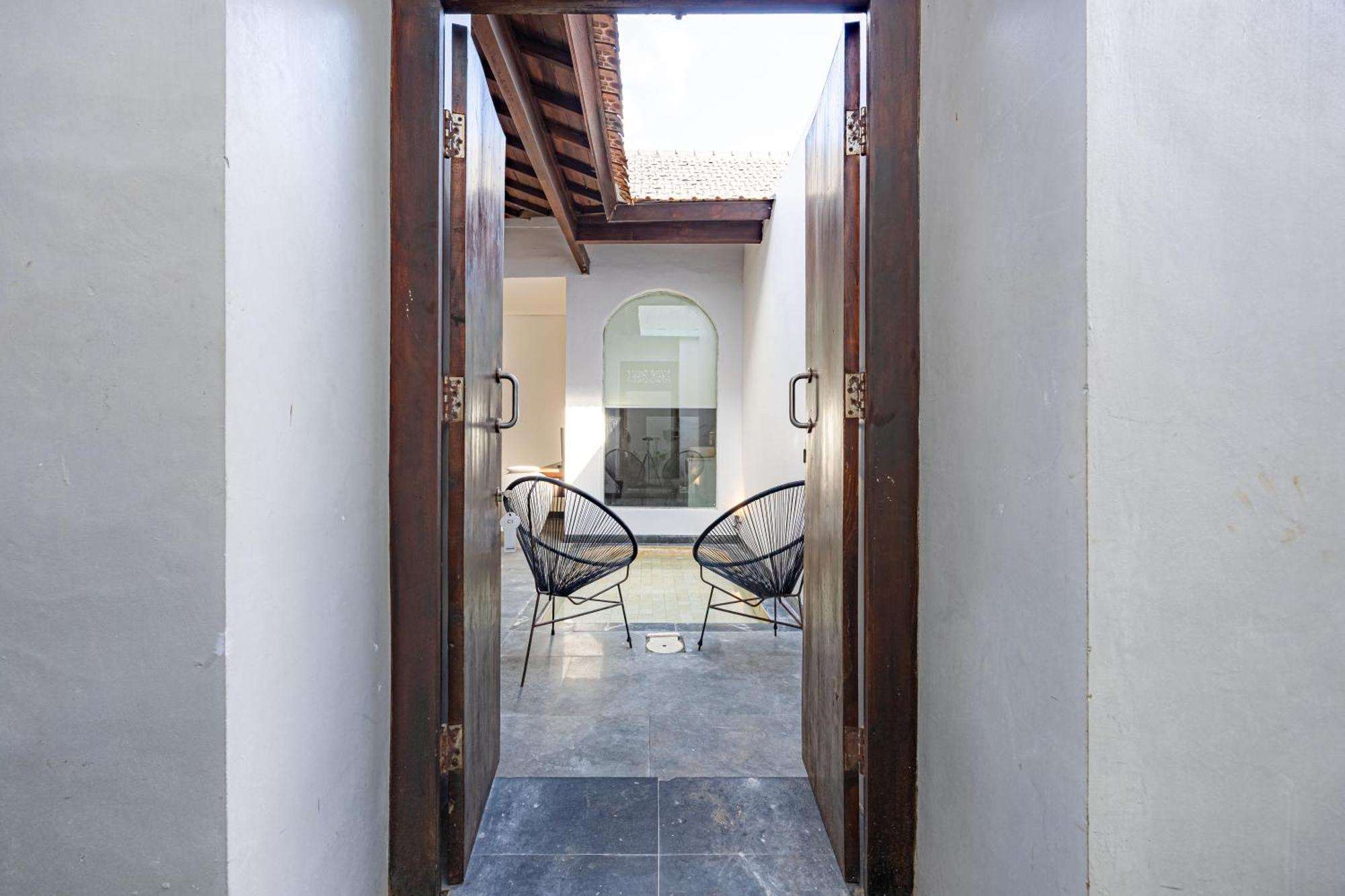 Apple & 4* Seminyak (Bali)