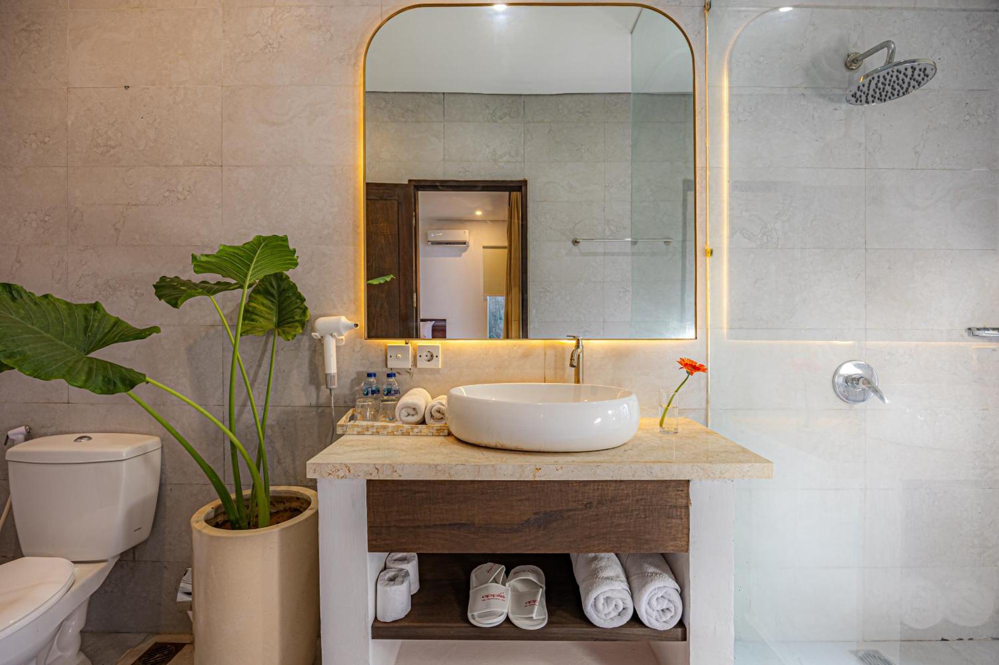 Apple & 4* Seminyak (Bali)