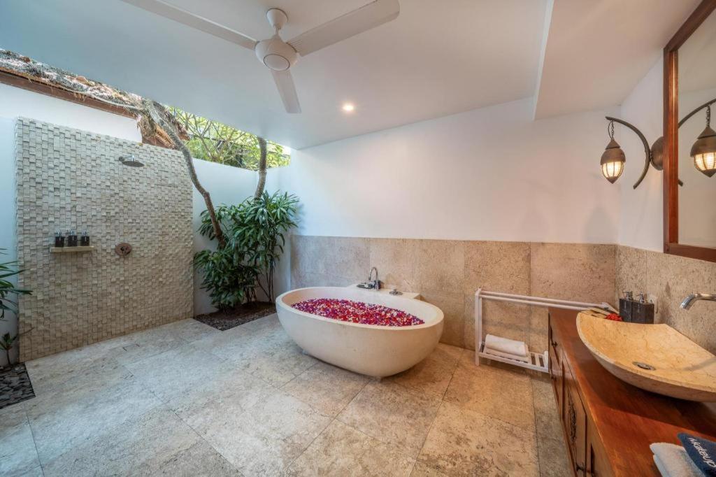 Batu Karang Lembongan & 4*