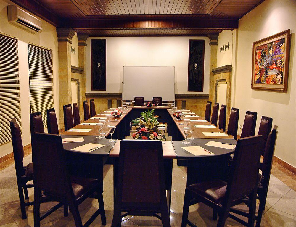 Hotel Super Oyo Townhouse Oak Maxi Legian 3*