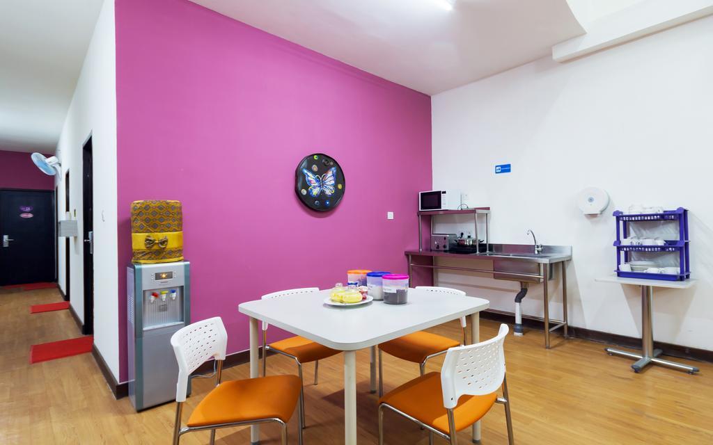 Cx Kuta Raya Hostel